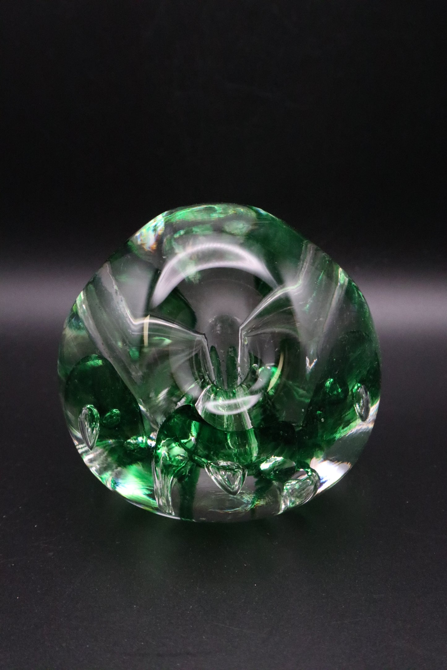 SIGNED JOE ZIMMERMAN GREEN ART GLASS PAPERWEIGHT
