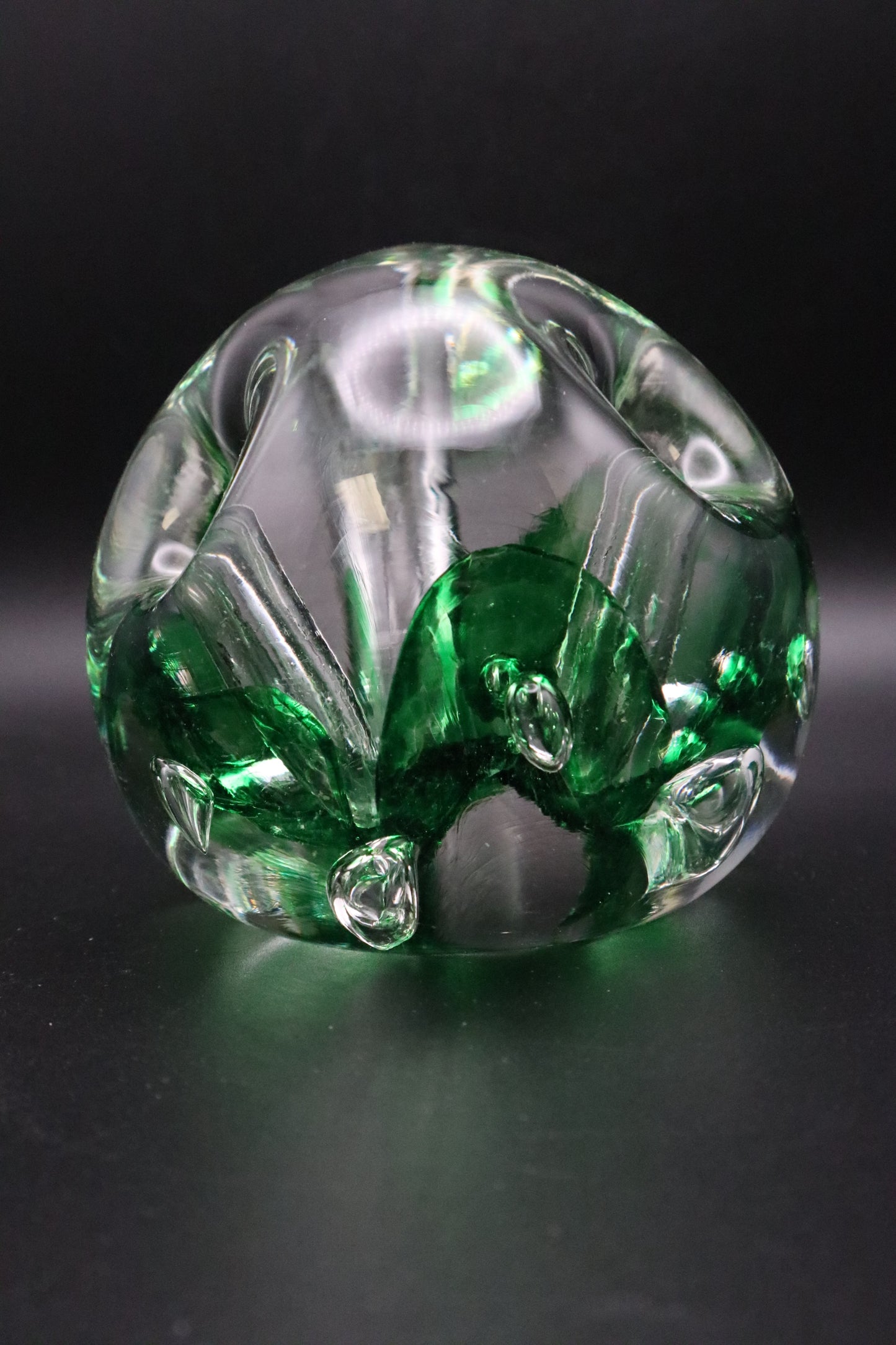 SIGNED JOE ZIMMERMAN GREEN ART GLASS PAPERWEIGHT