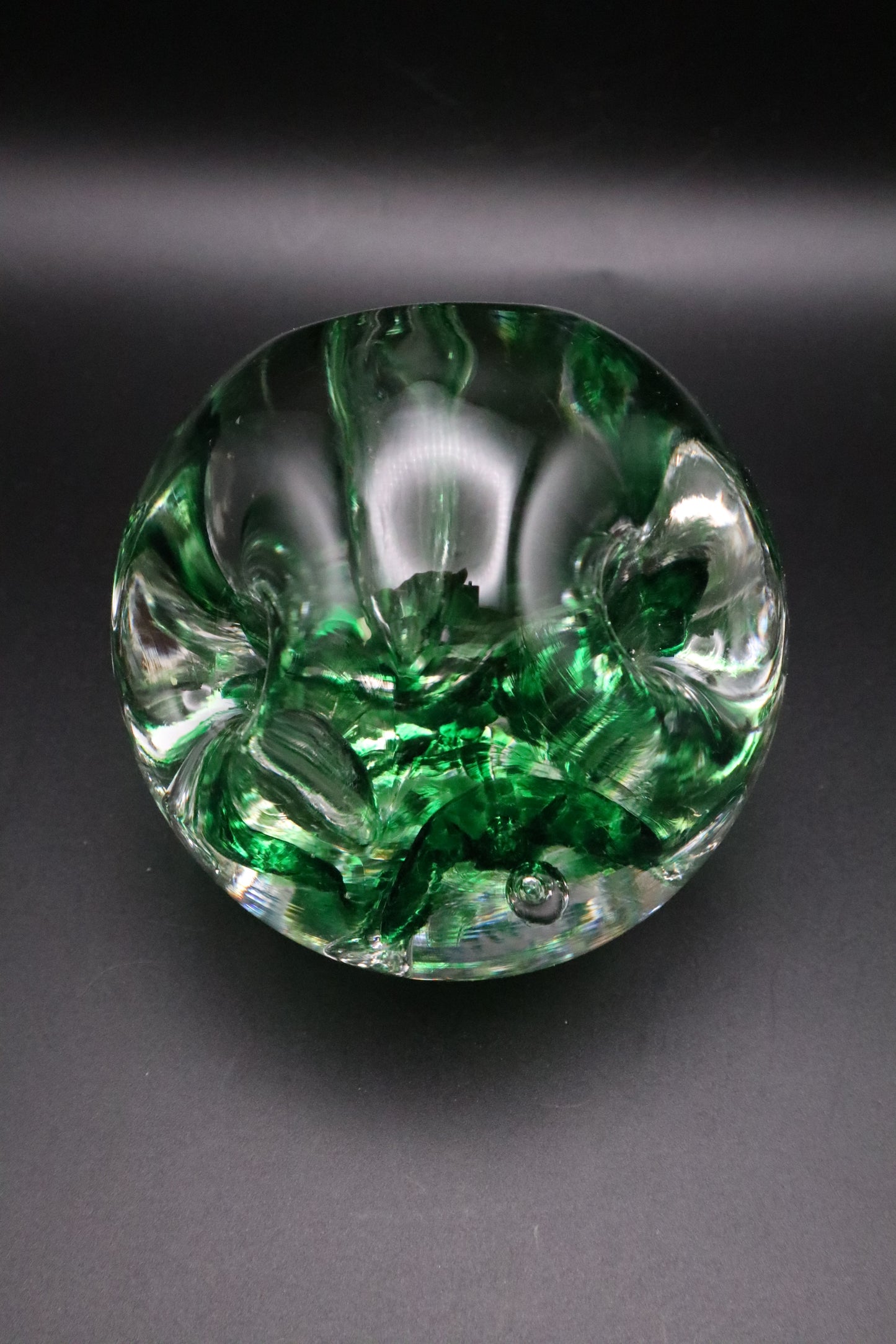 SIGNED JOE ZIMMERMAN GREEN ART GLASS PAPERWEIGHT