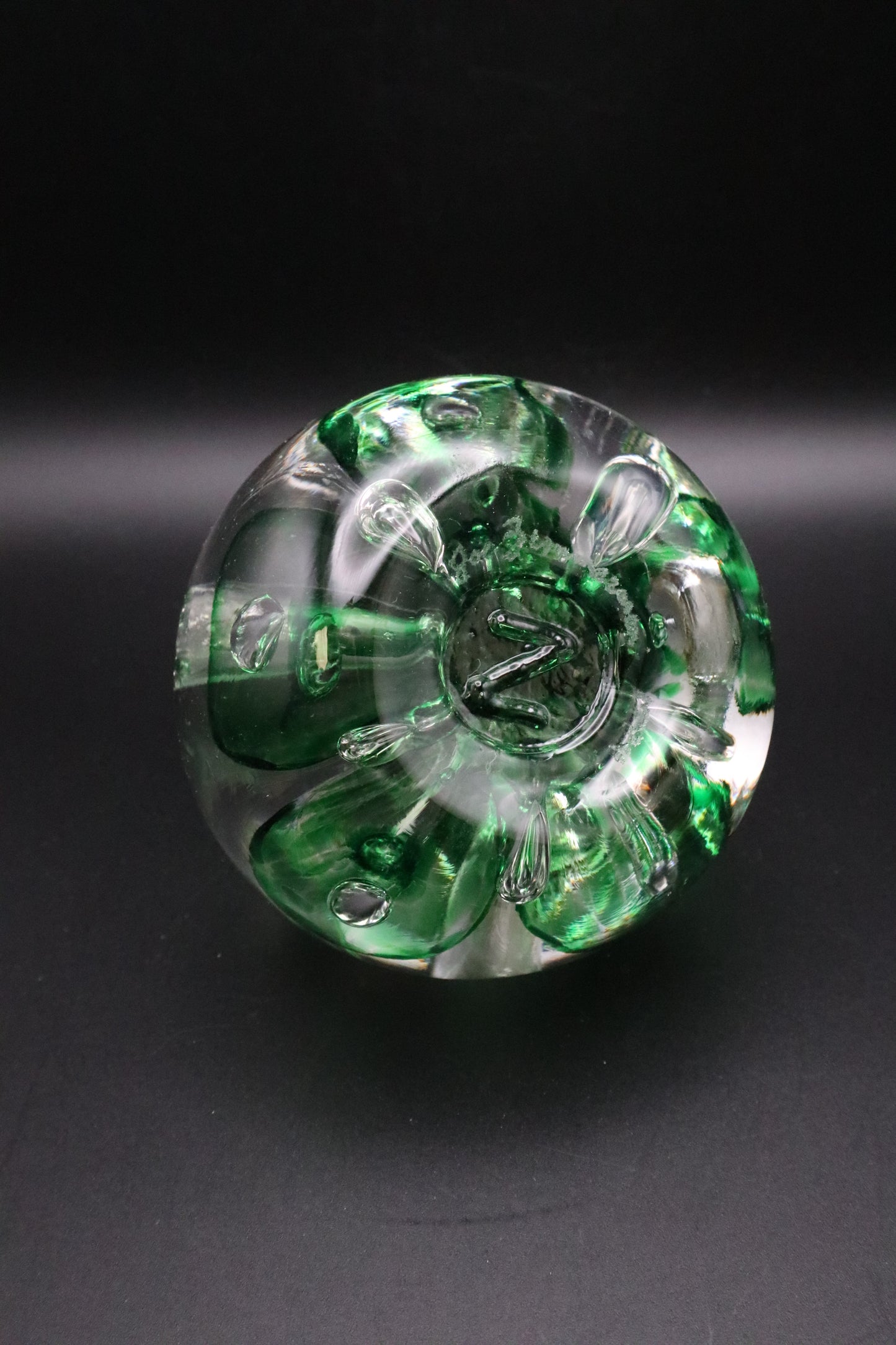 SIGNED JOE ZIMMERMAN GREEN ART GLASS PAPERWEIGHT