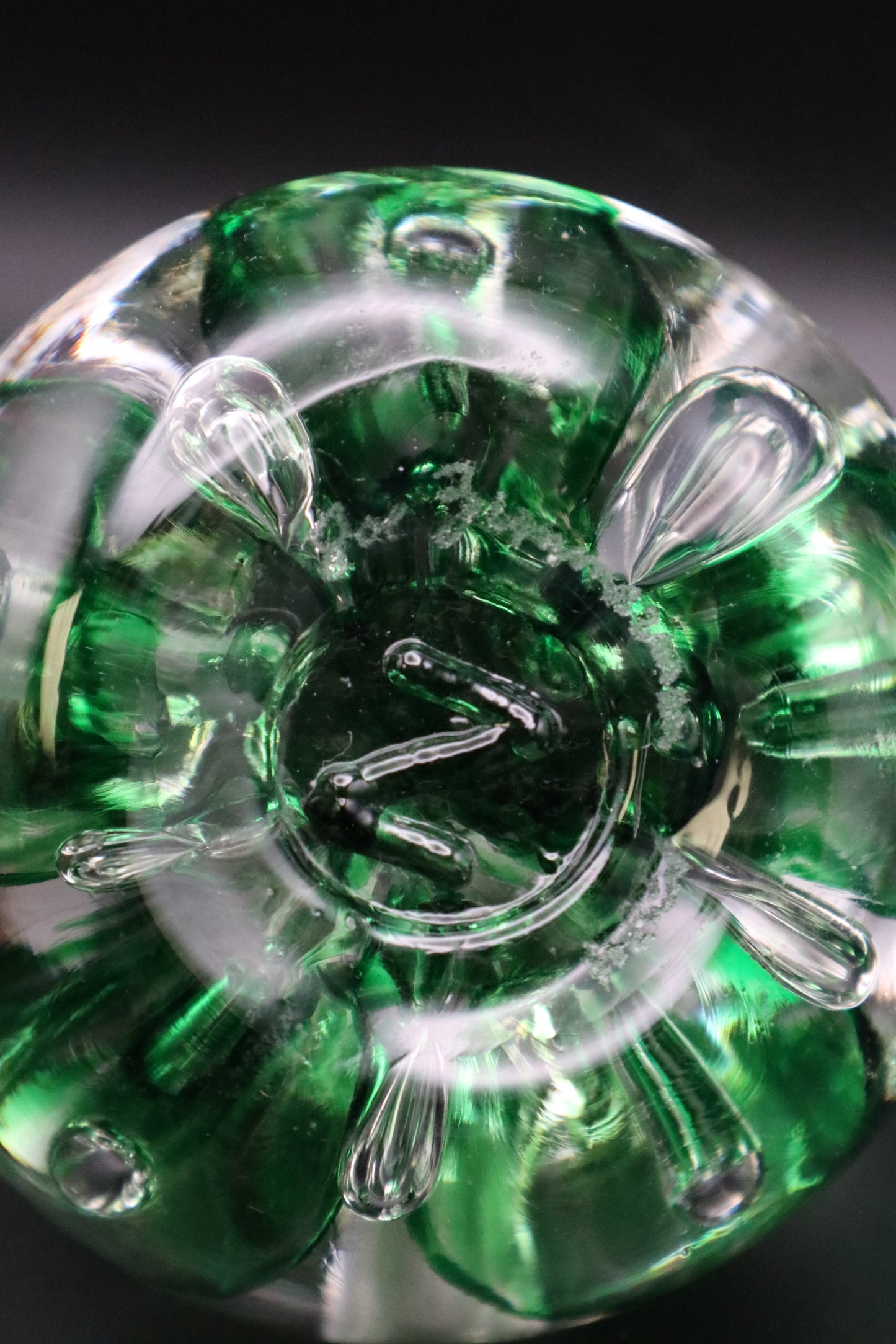 SIGNED JOE ZIMMERMAN GREEN ART GLASS PAPERWEIGHT