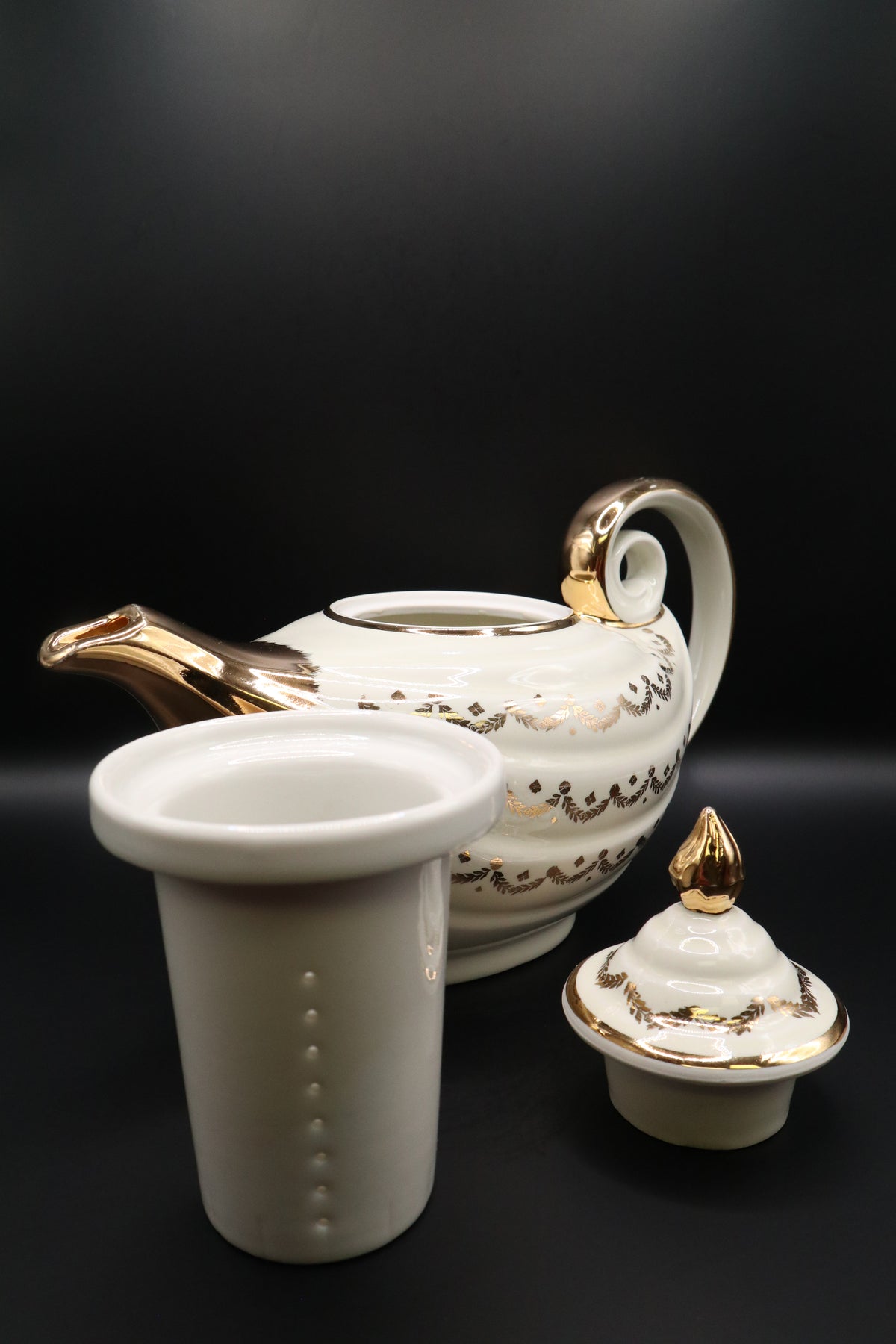 VINTAGE HALL CHINA "ALADDIN" TEAPOT