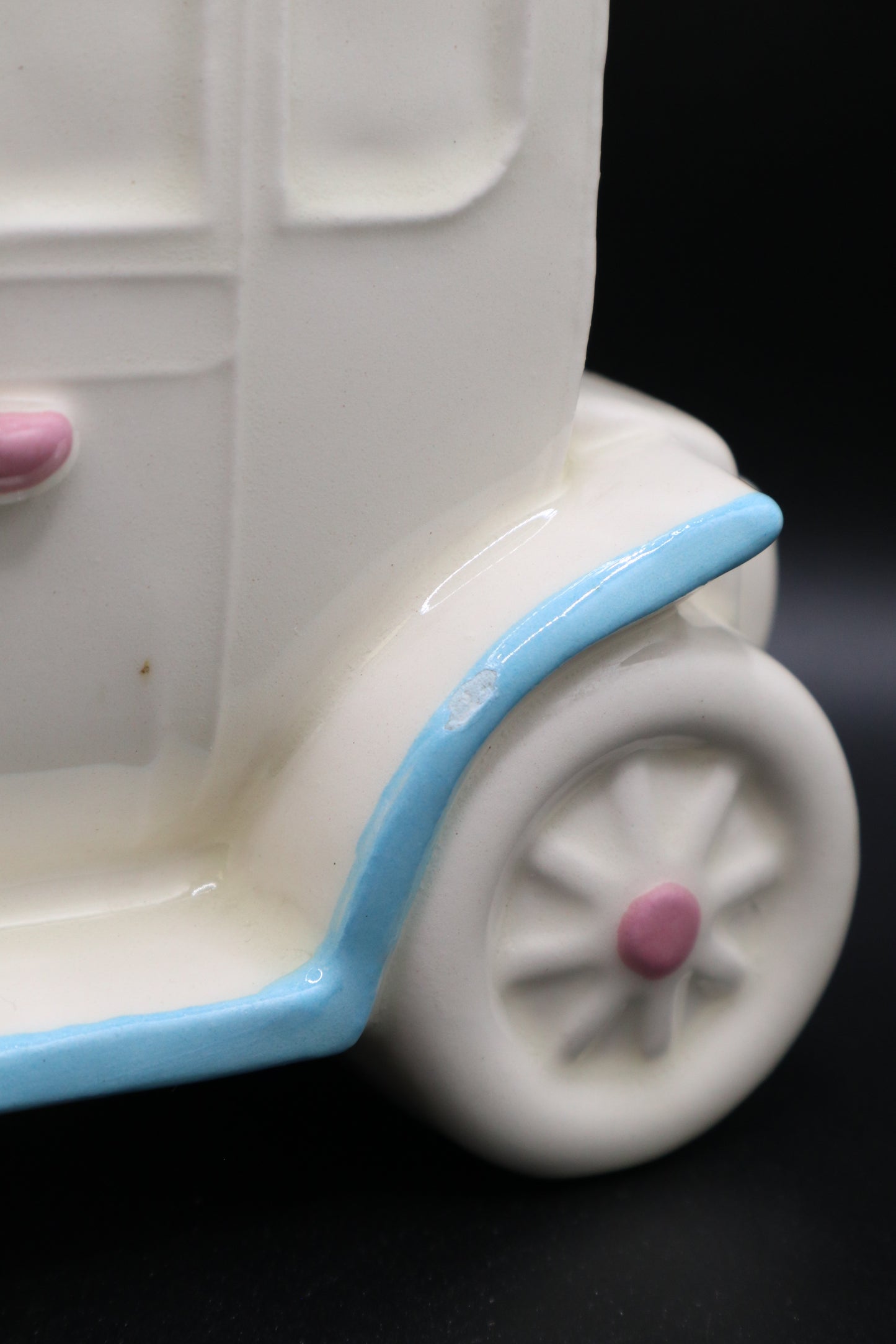 VINTAGE CERAMIC PASTEL NURSERY ROOM MODEL T PLANTER
