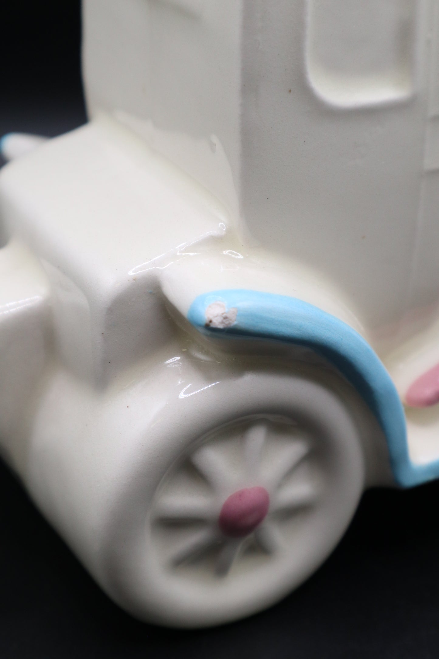 VINTAGE CERAMIC PASTEL NURSERY ROOM MODEL T PLANTER