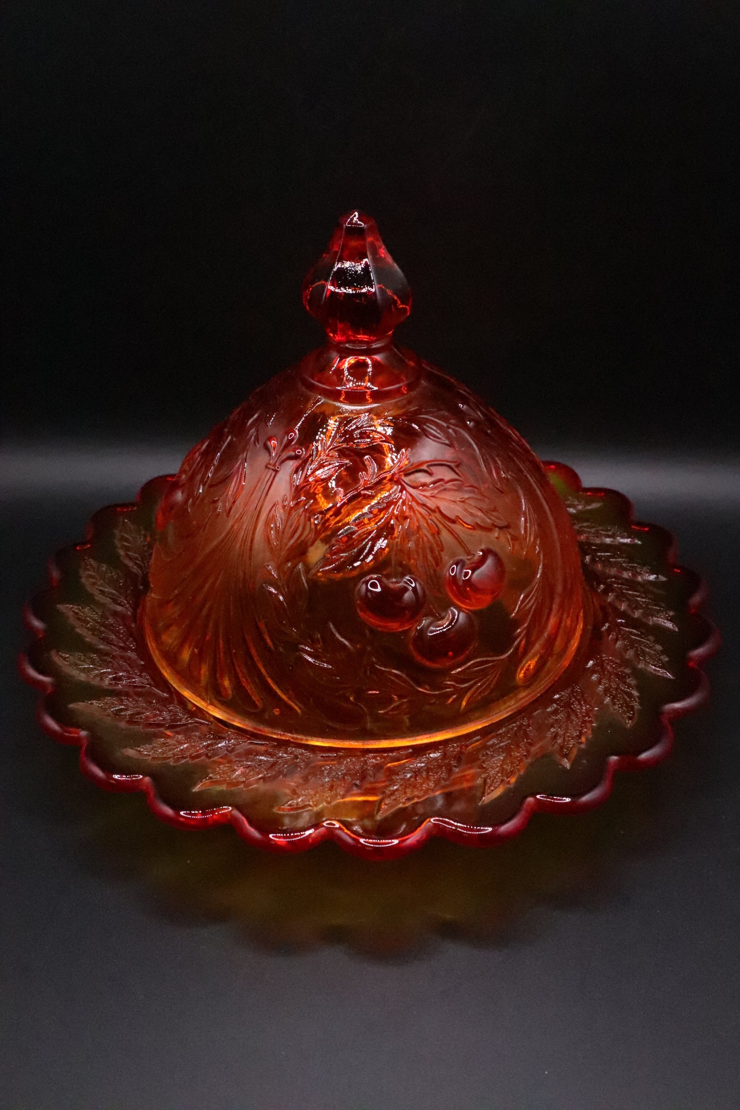 VINTAGE L.G. WRIGHT TREE CHERRY AMBERINA COVERED BUTTER DISH