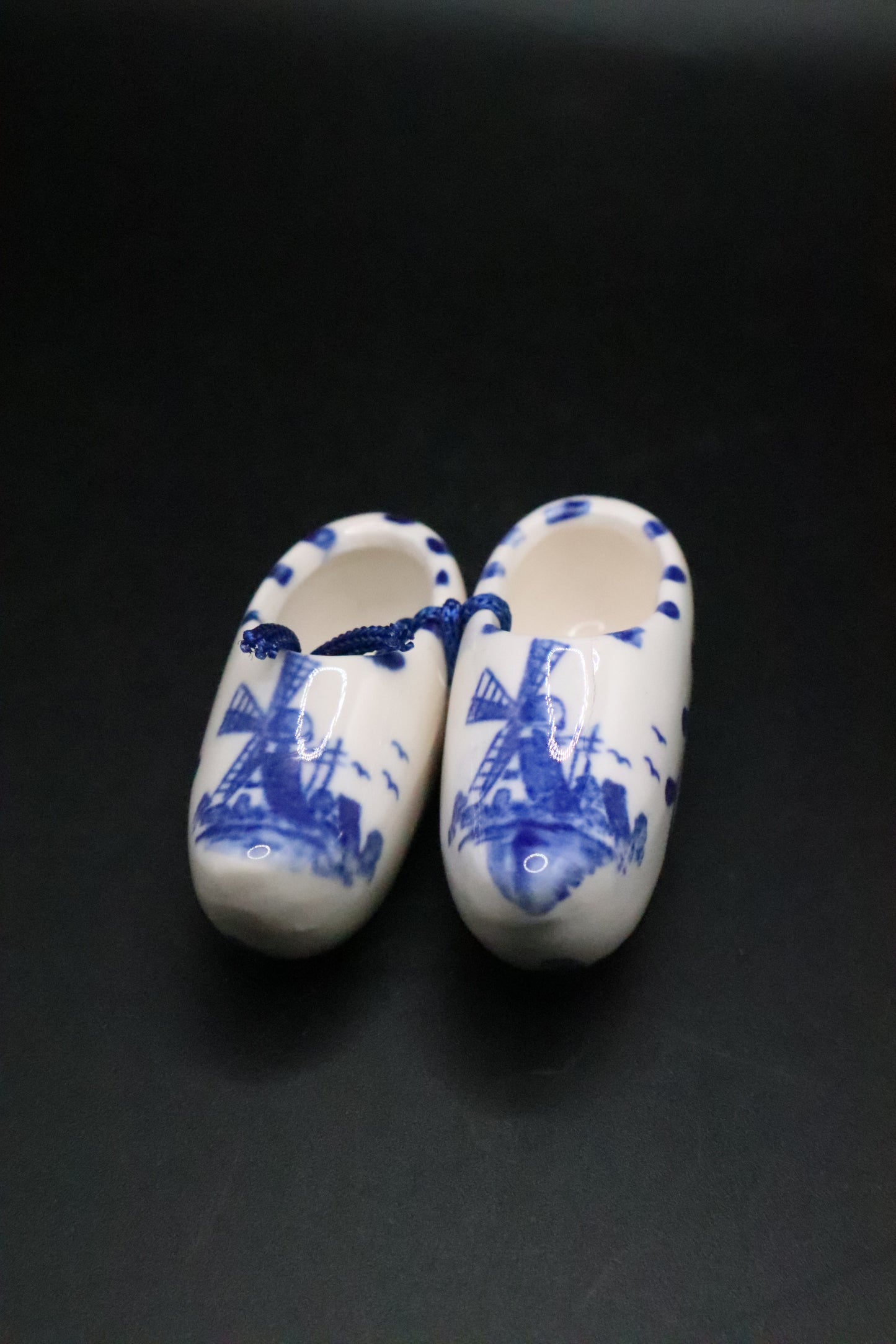 VINTAGE DELFT BLUE/WHITE PORCELAIN CLOGS
