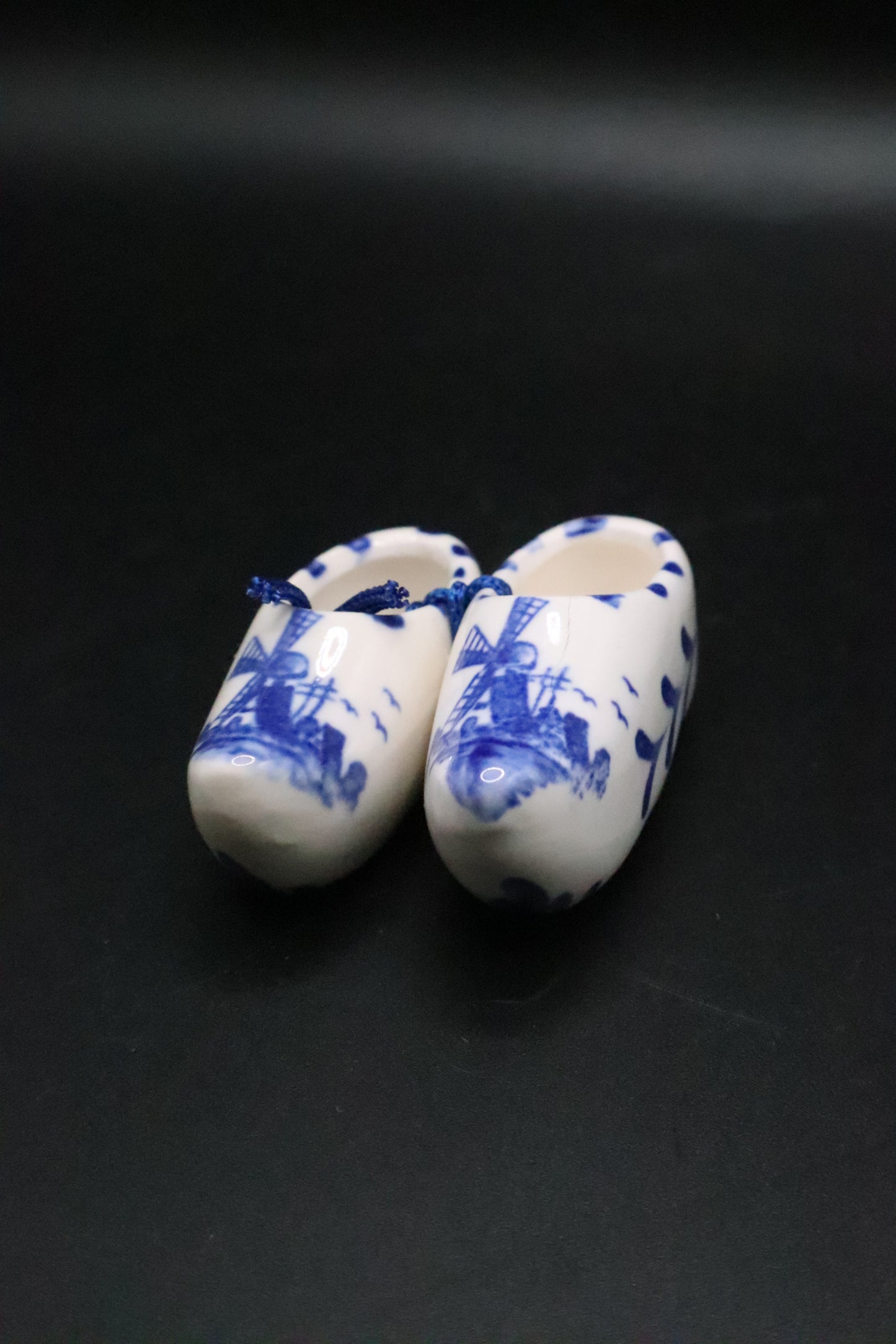 VINTAGE DELFT BLUE/WHITE PORCELAIN CLOGS