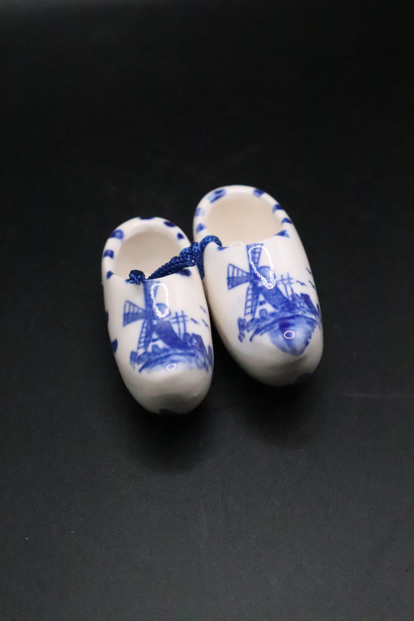 VINTAGE DELFT BLUE/WHITE PORCELAIN CLOGS