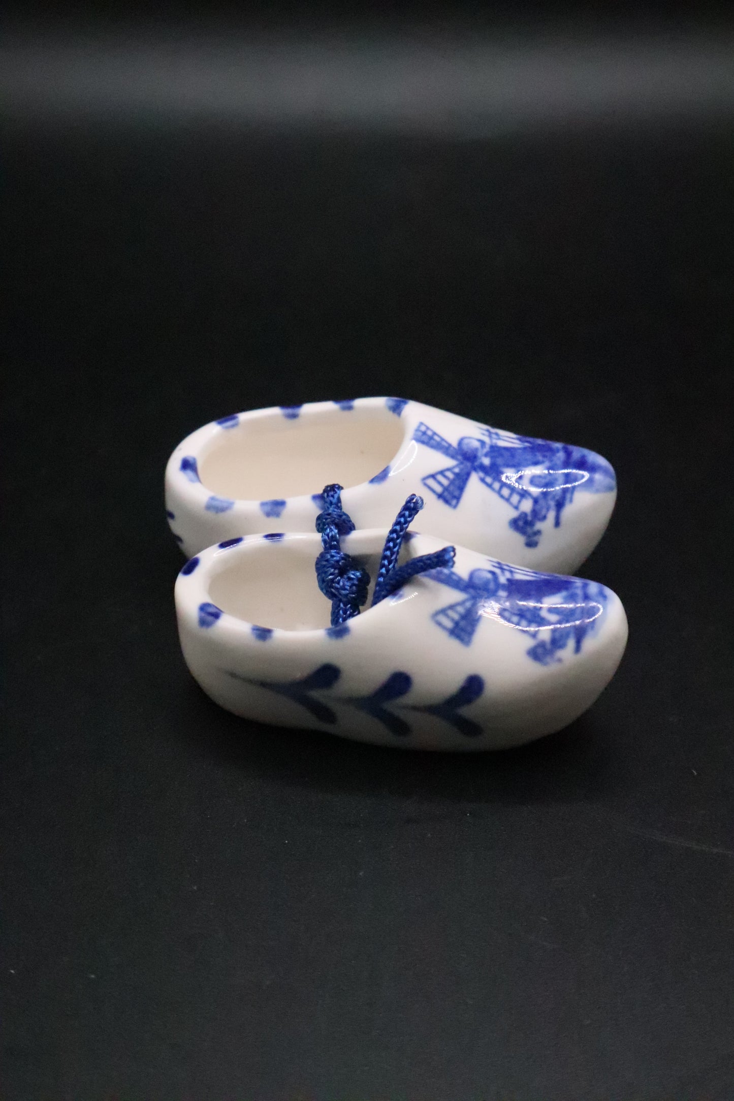 VINTAGE DELFT BLUE/WHITE PORCELAIN CLOGS