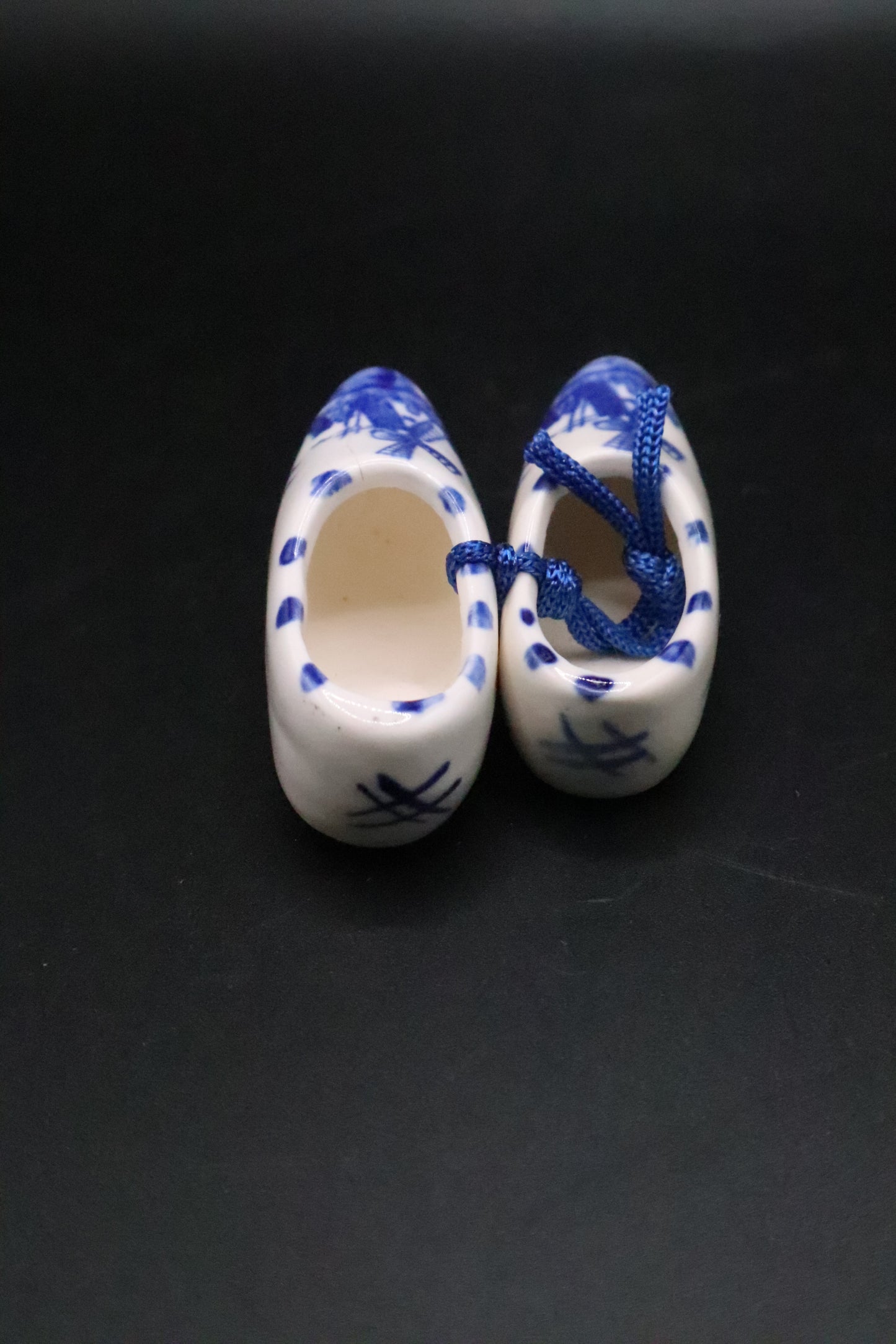 VINTAGE DELFT BLUE/WHITE PORCELAIN CLOGS