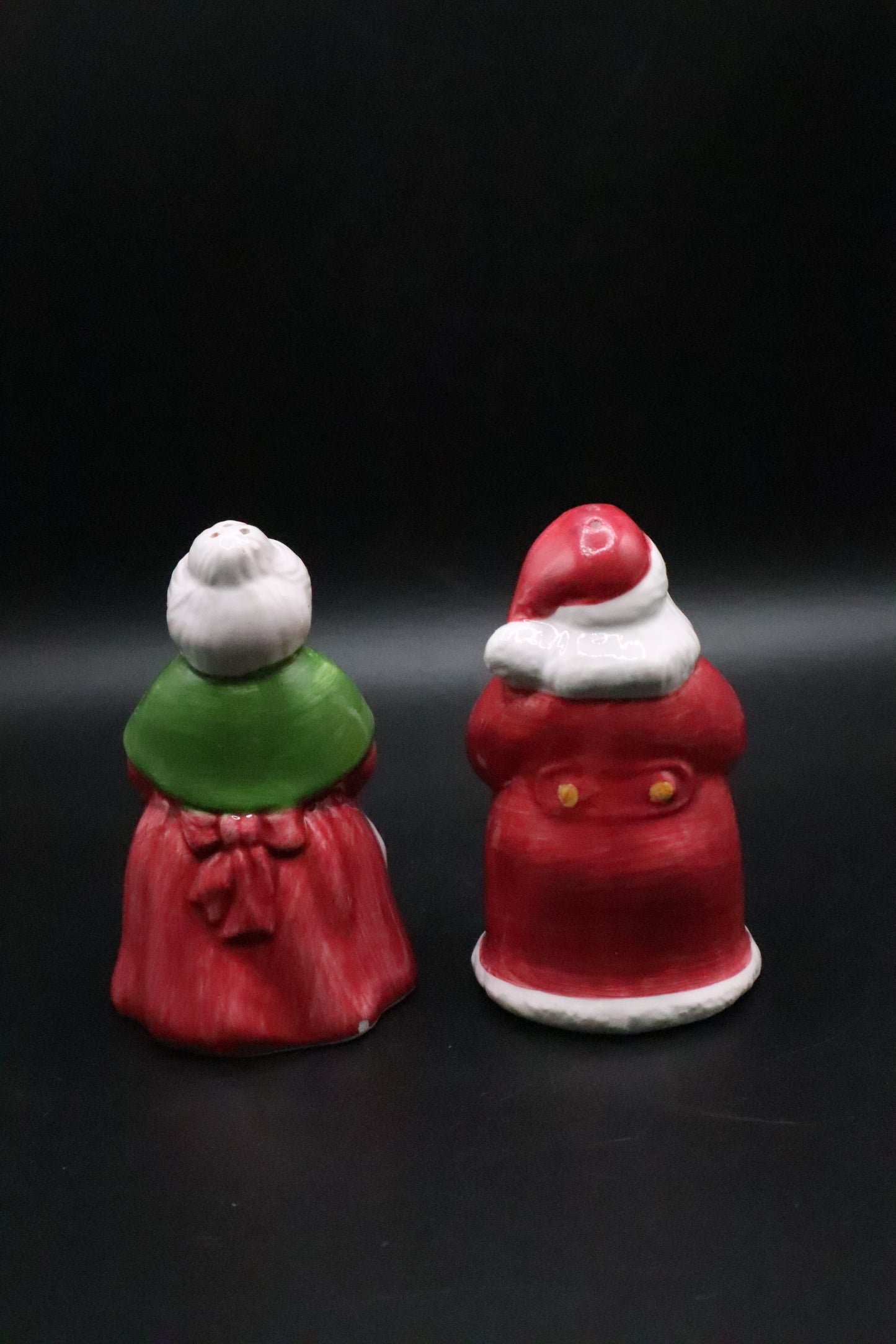 CHRISTMAS SANTA CLAUS AND MRS SANTA CLAUS SALT AND PEPPER SHAKERS