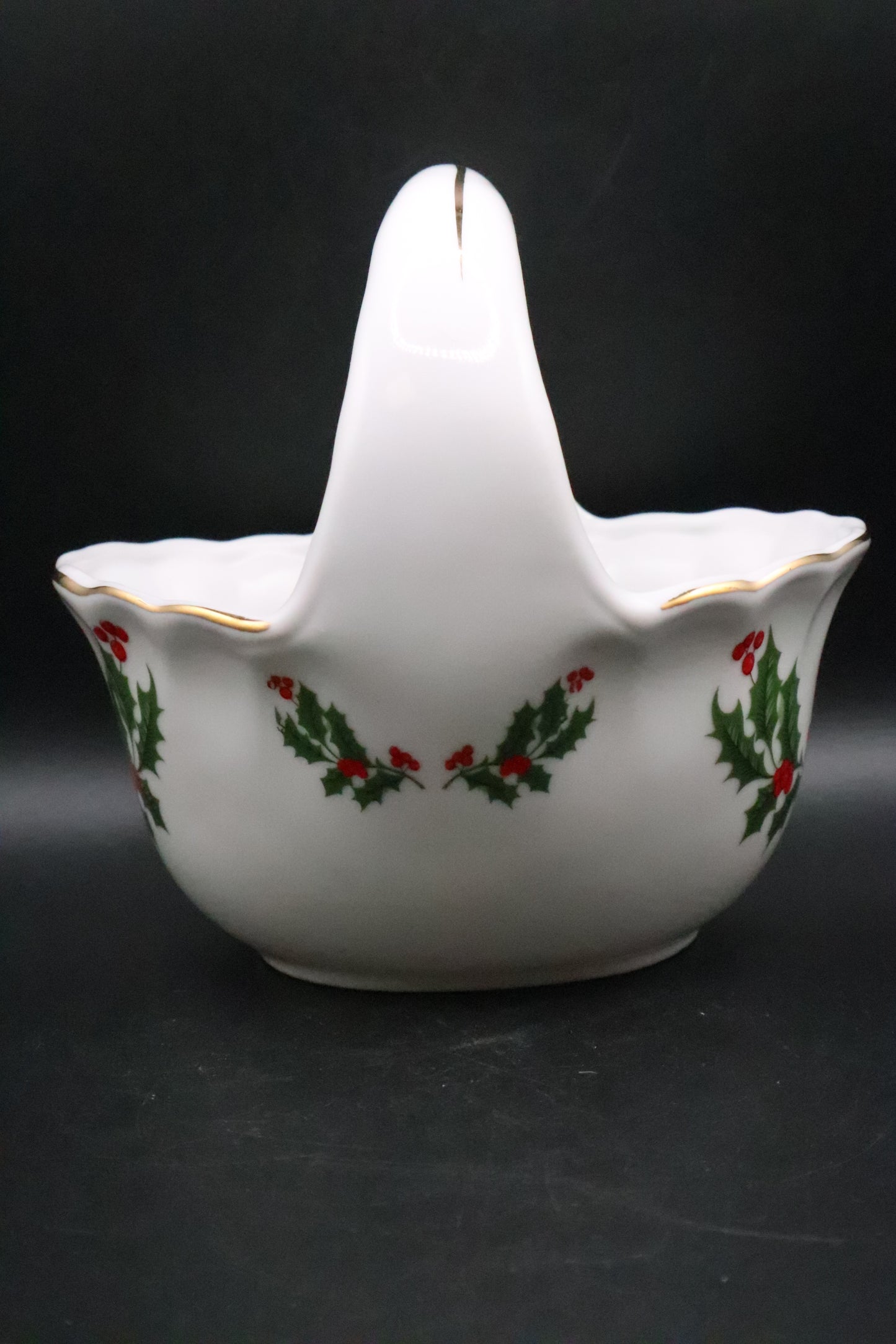 CHRISTMAS HOLLY PORCELAIN BASKET