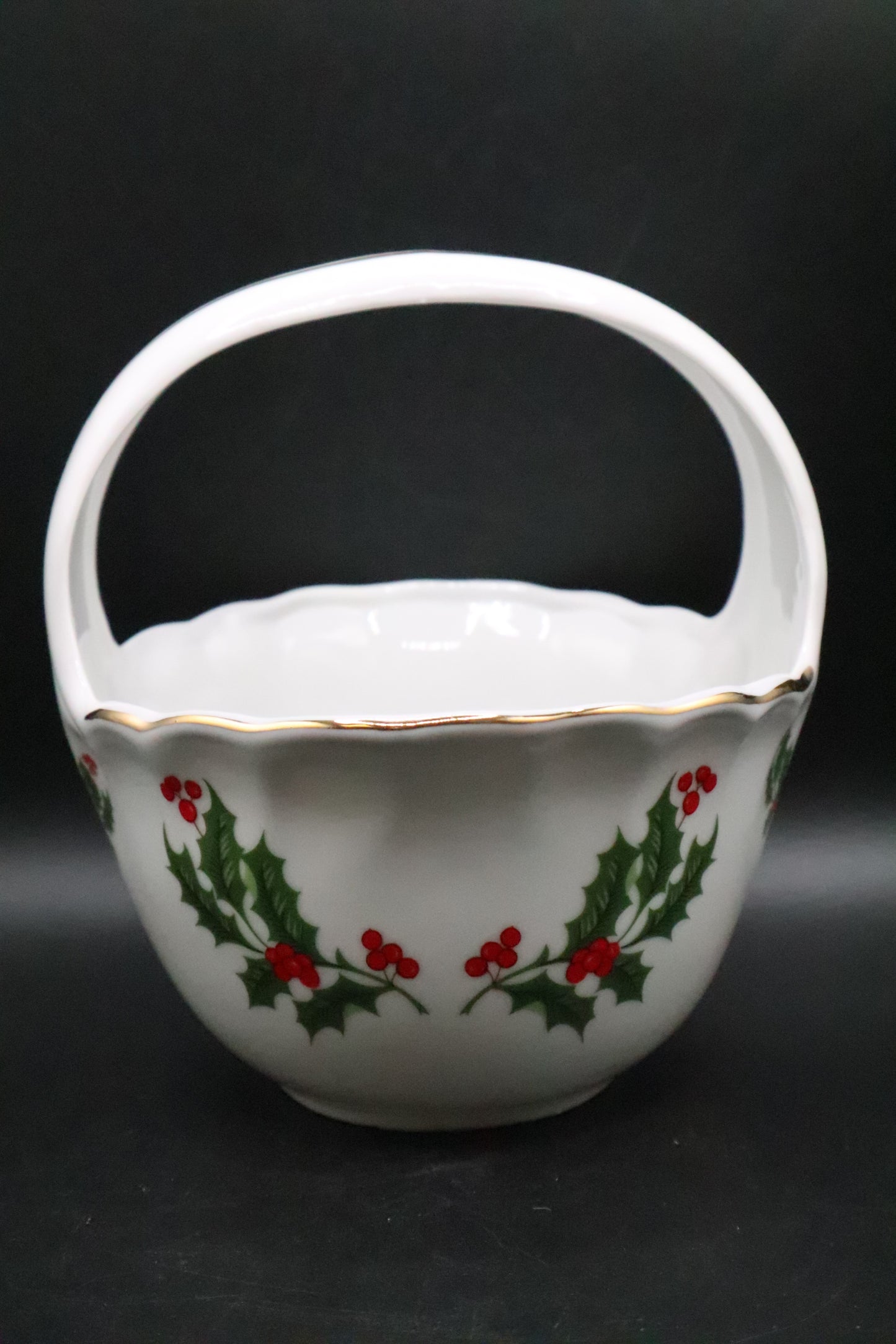 CHRISTMAS HOLLY PORCELAIN BASKET