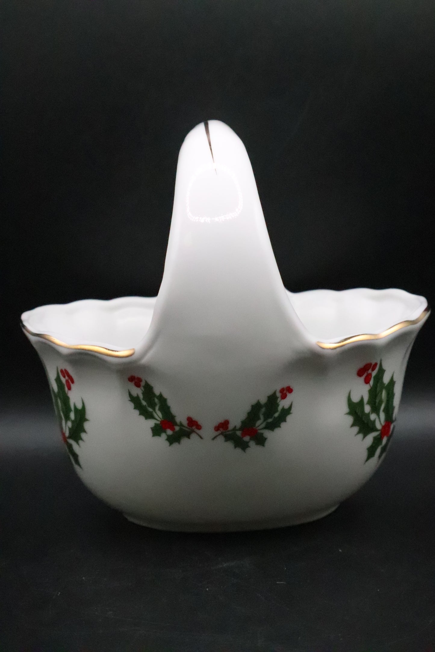 CHRISTMAS HOLLY PORCELAIN BASKET