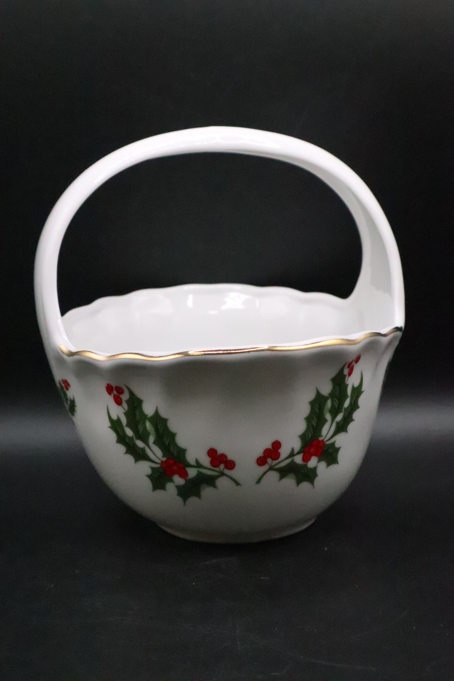 CHRISTMAS HOLLY PORCELAIN BASKET