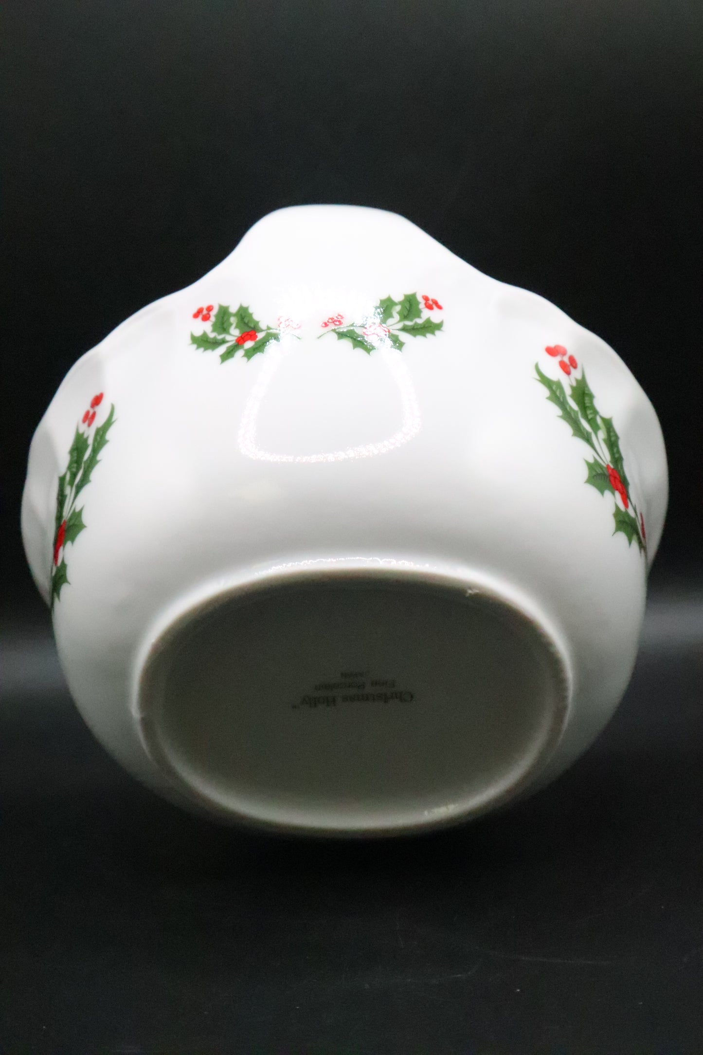 CHRISTMAS HOLLY PORCELAIN BASKET