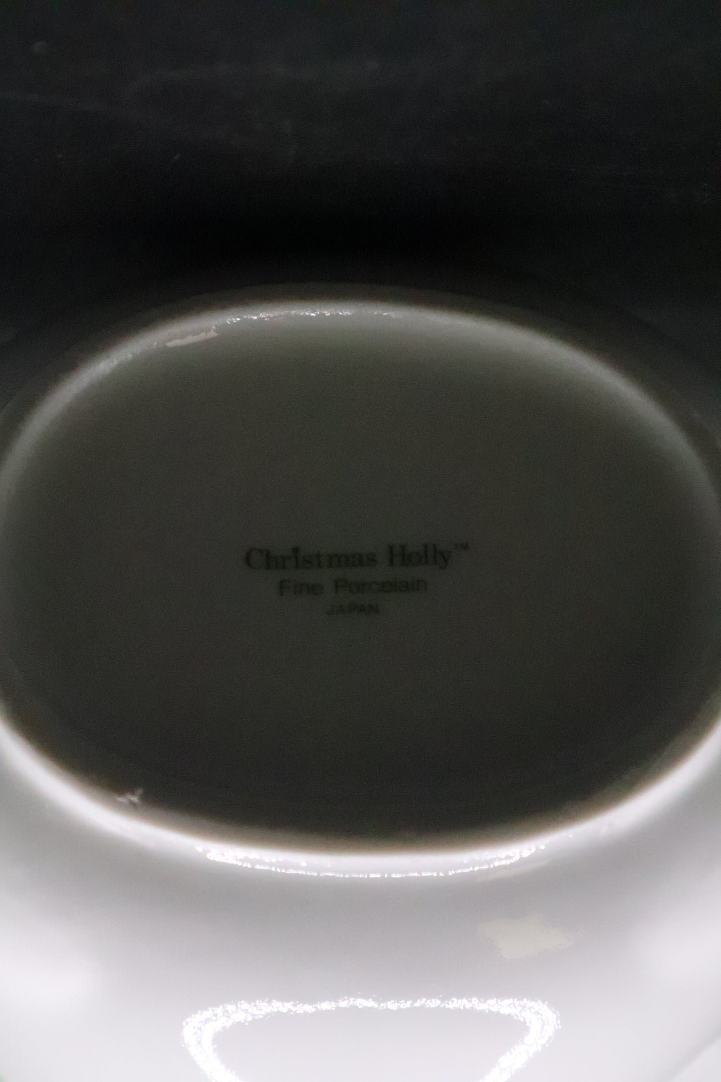 CHRISTMAS HOLLY PORCELAIN BASKET