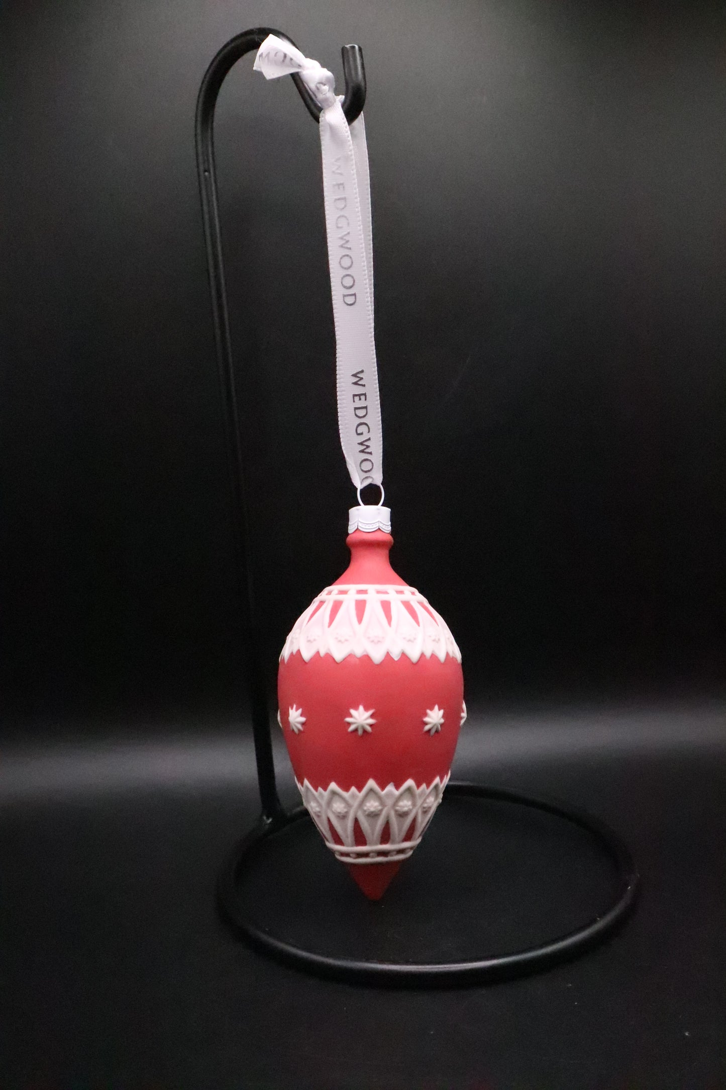 WEDGEWOOD CHRISTMAS RED NEOGLASS BAUBLE ORNAMENT