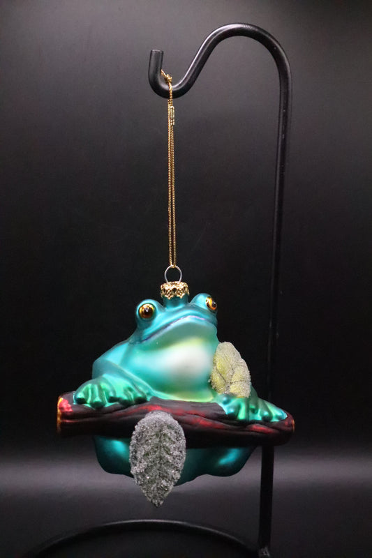 VINTAGE 3 D FROG SITTING ON A TREE ORNAMENT