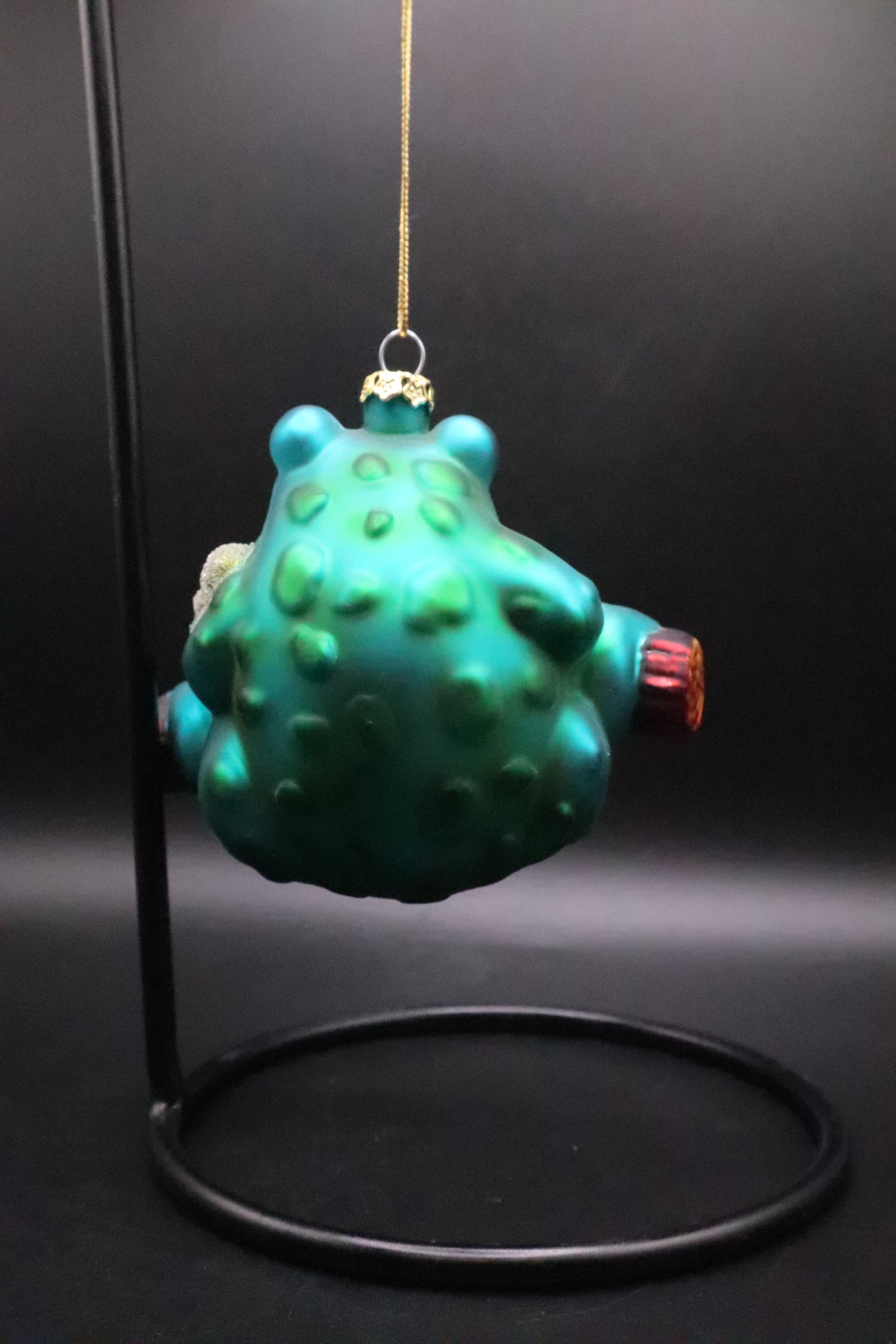VINTAGE 3 D FROG SITTING ON A TREE ORNAMENT