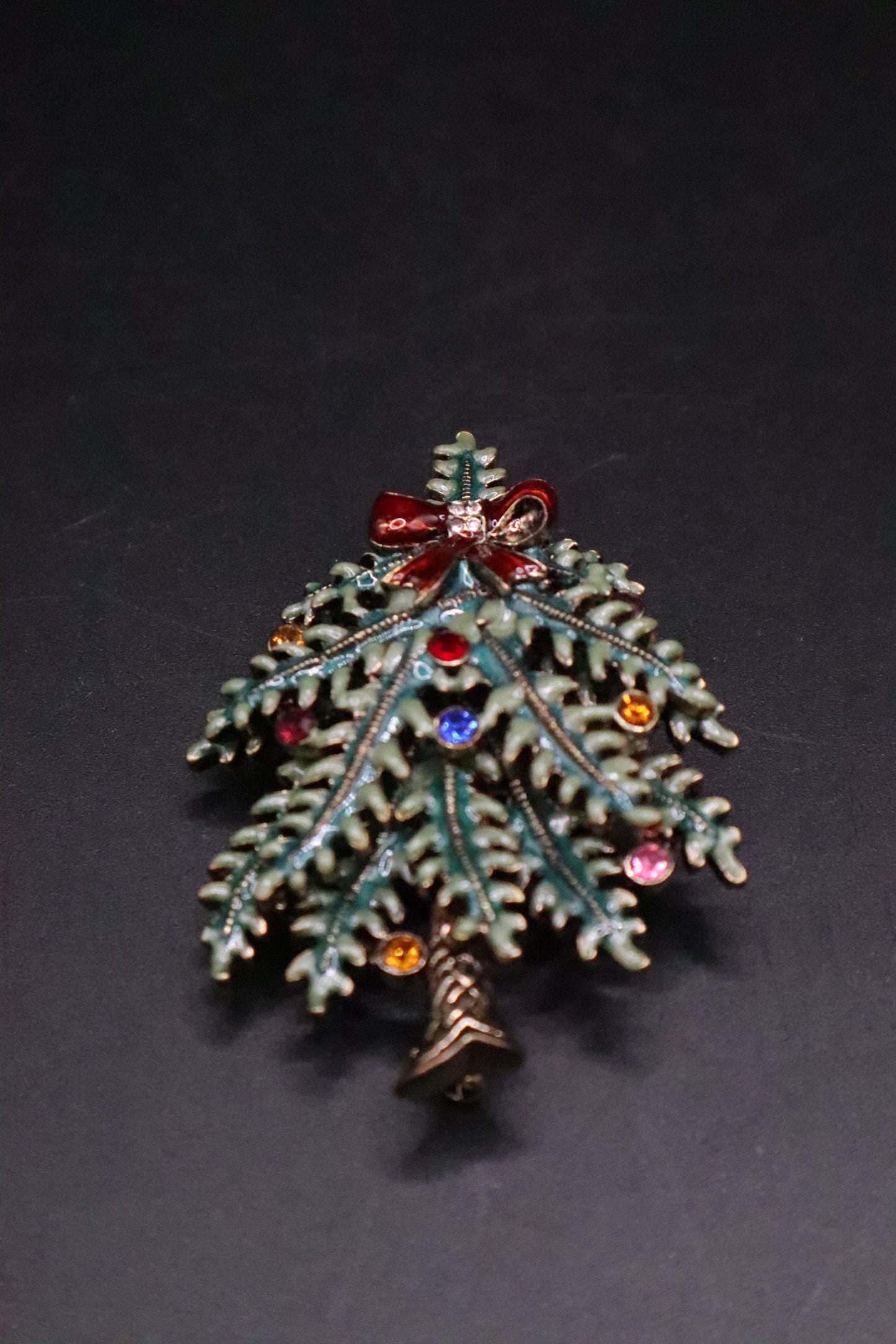 VINTAGE AVON 2004 FIRST ANNUAL COLLECTOR CHRISTMAS TREE BROOCH