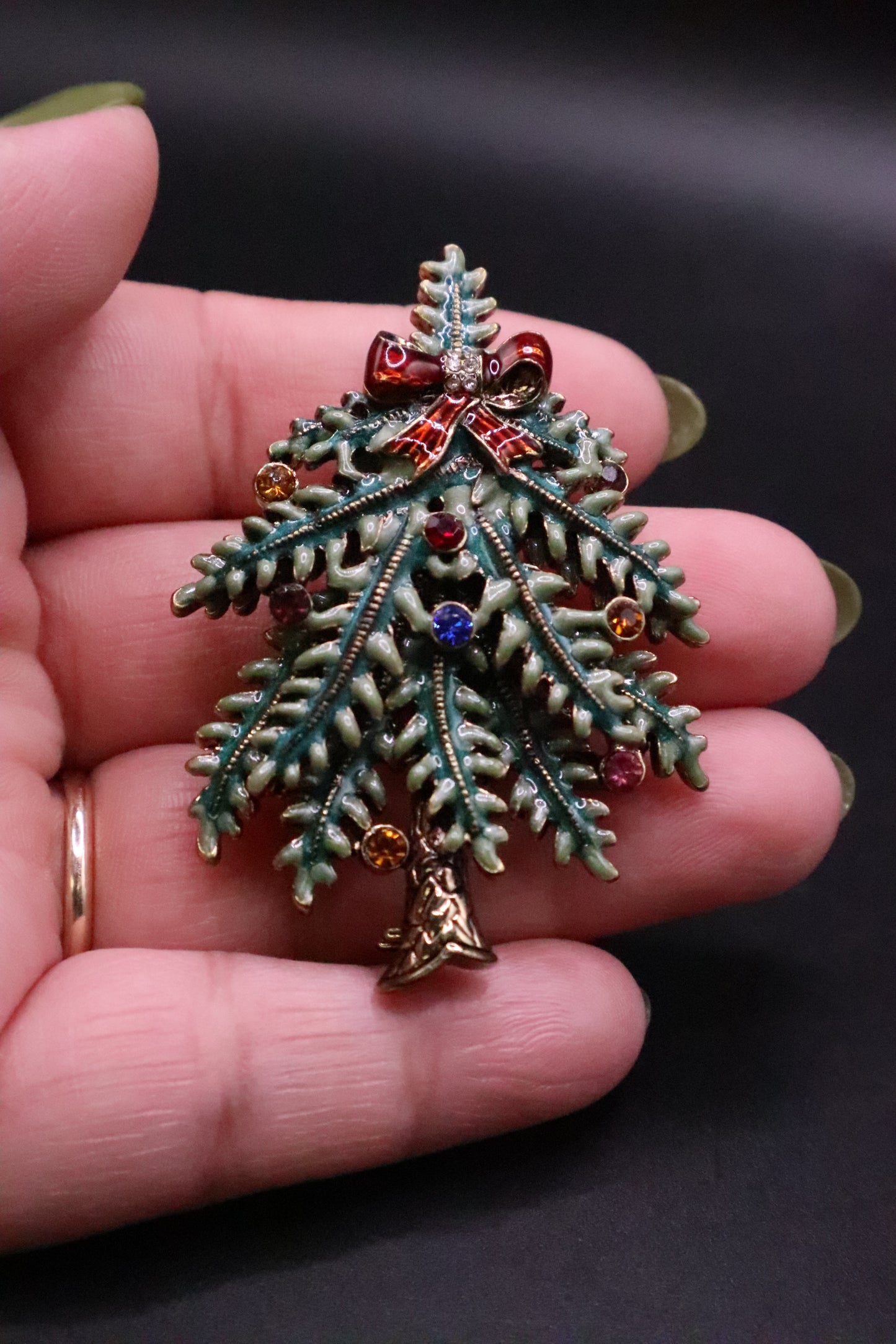 VINTAGE AVON 2004 FIRST ANNUAL COLLECTOR CHRISTMAS TREE BROOCH