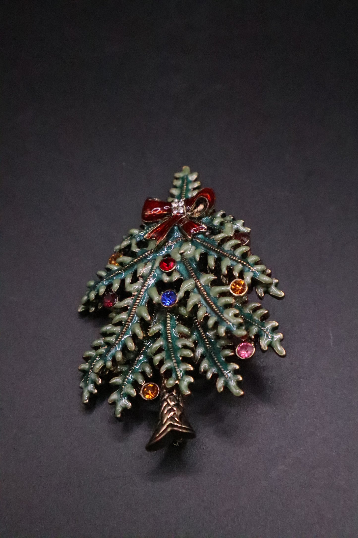 VINTAGE AVON 2004 FIRST ANNUAL COLLECTOR CHRISTMAS TREE BROOCH