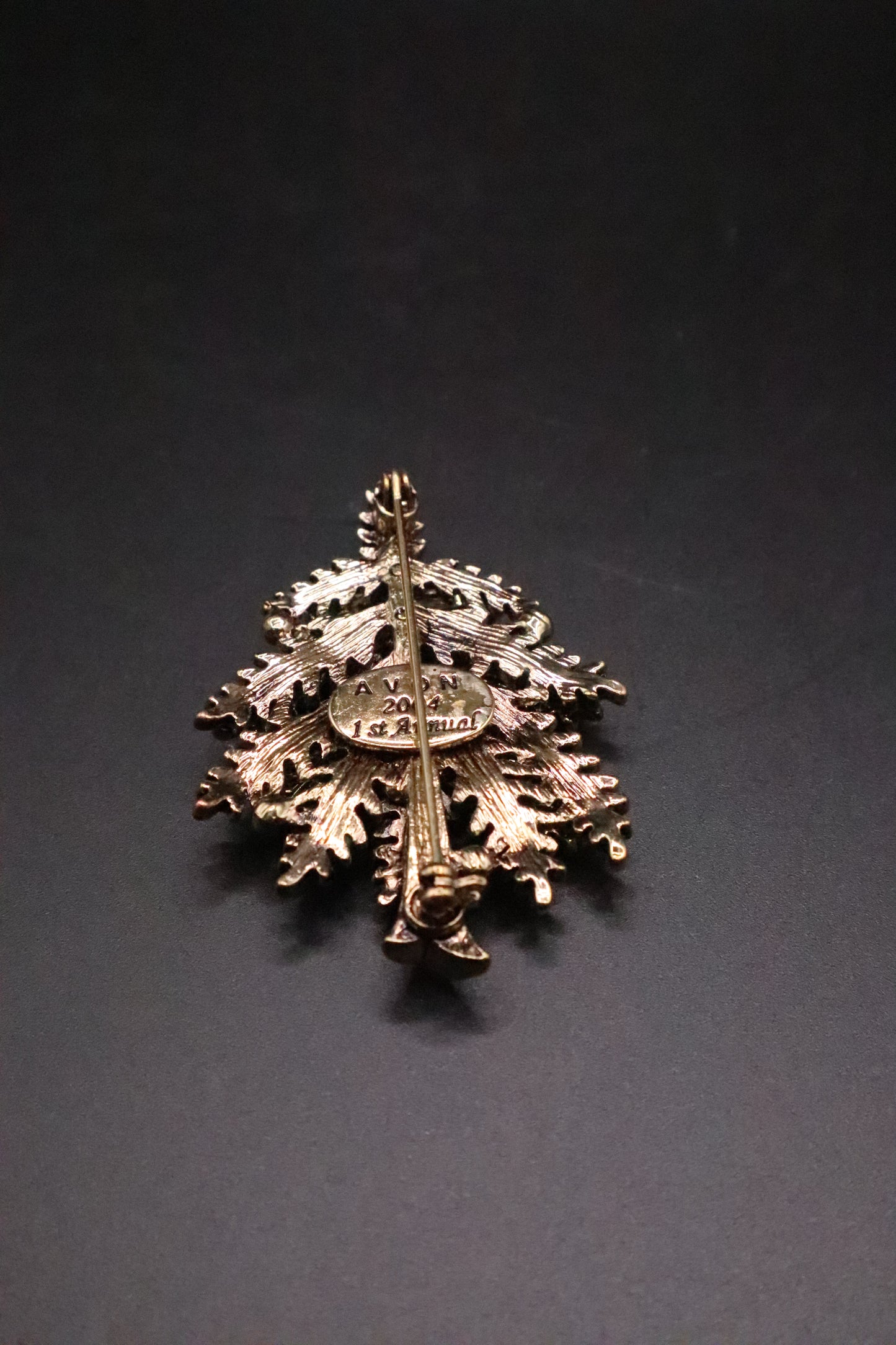VINTAGE AVON 2004 FIRST ANNUAL COLLECTOR CHRISTMAS TREE BROOCH