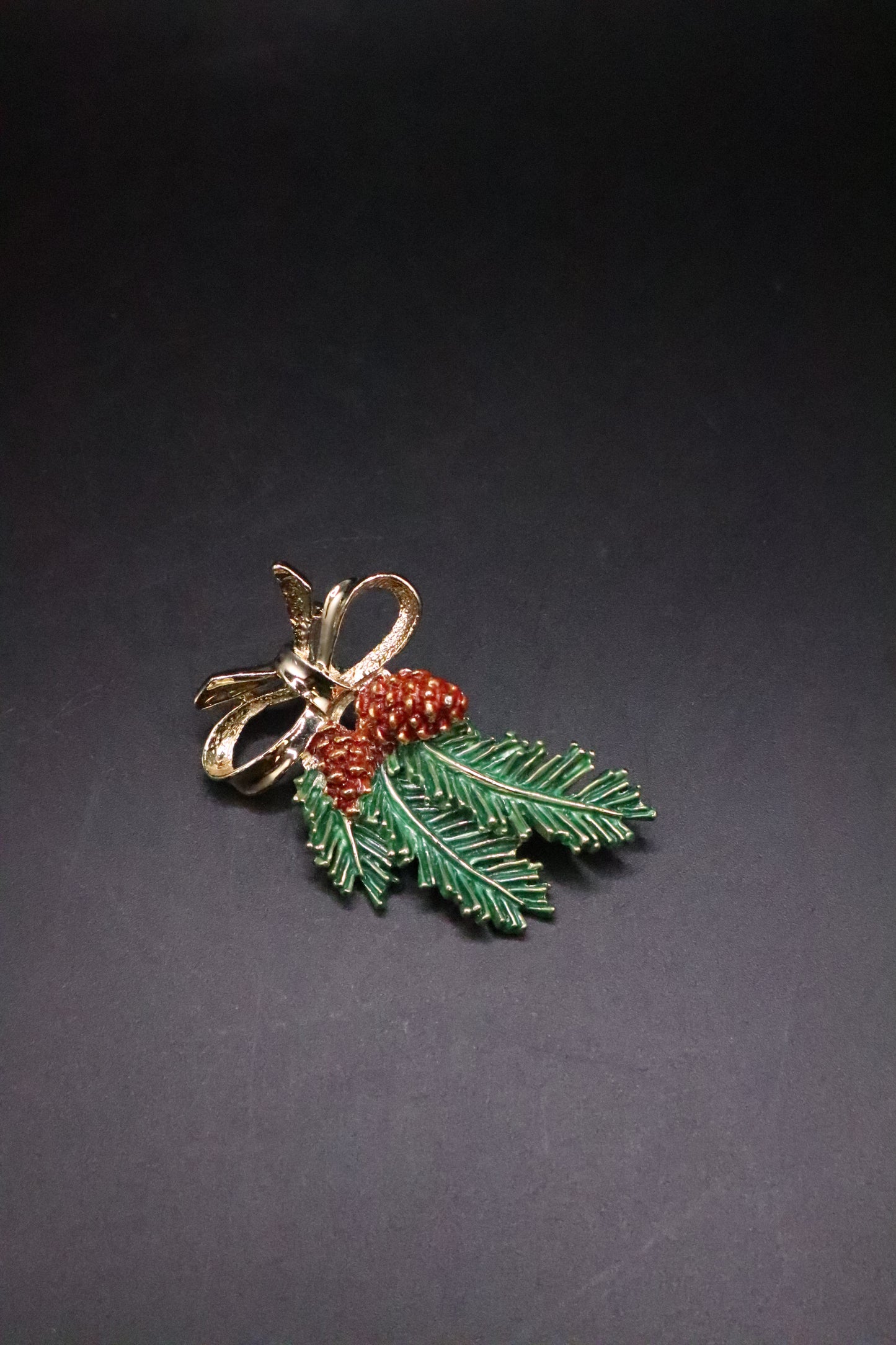 VINTAGE PINE CONE BRANCH RIBBON ENAMELED 2D BROOCH