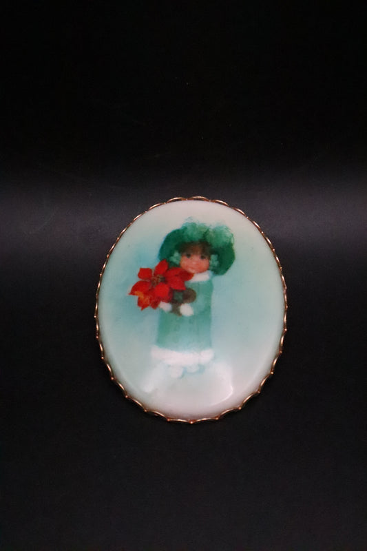 VINTAGE HALLMARK CAMEO PENDANT/BROOCH "CHRISTMAS GIRL"