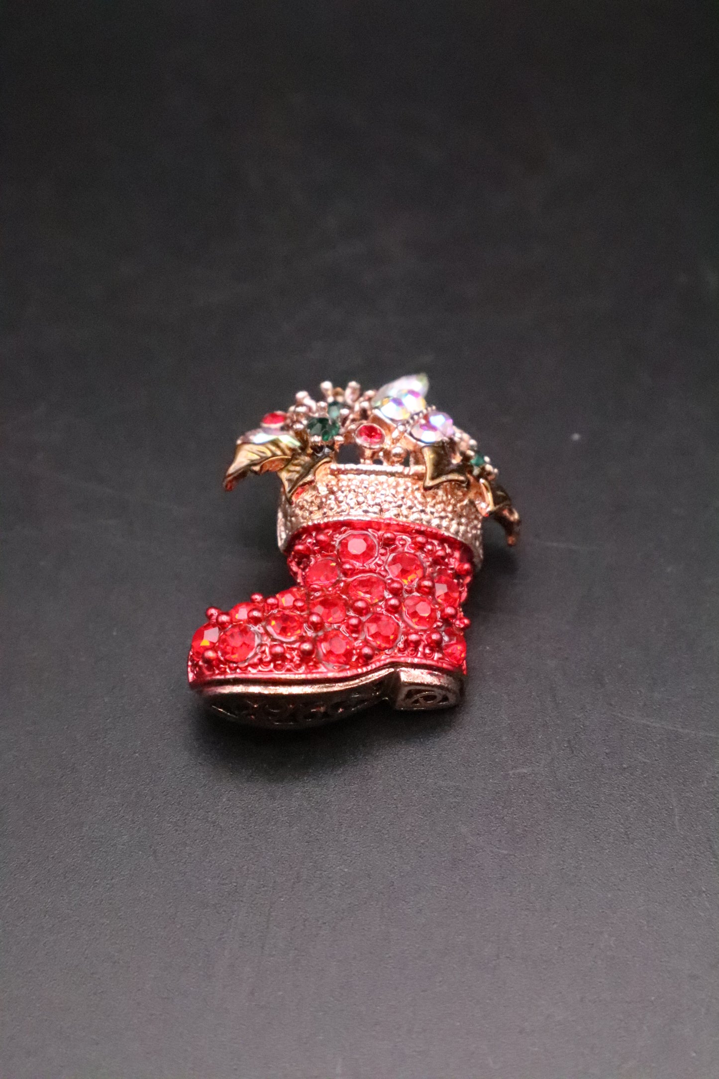 VINTAGE SANTA BOOT BROOCH