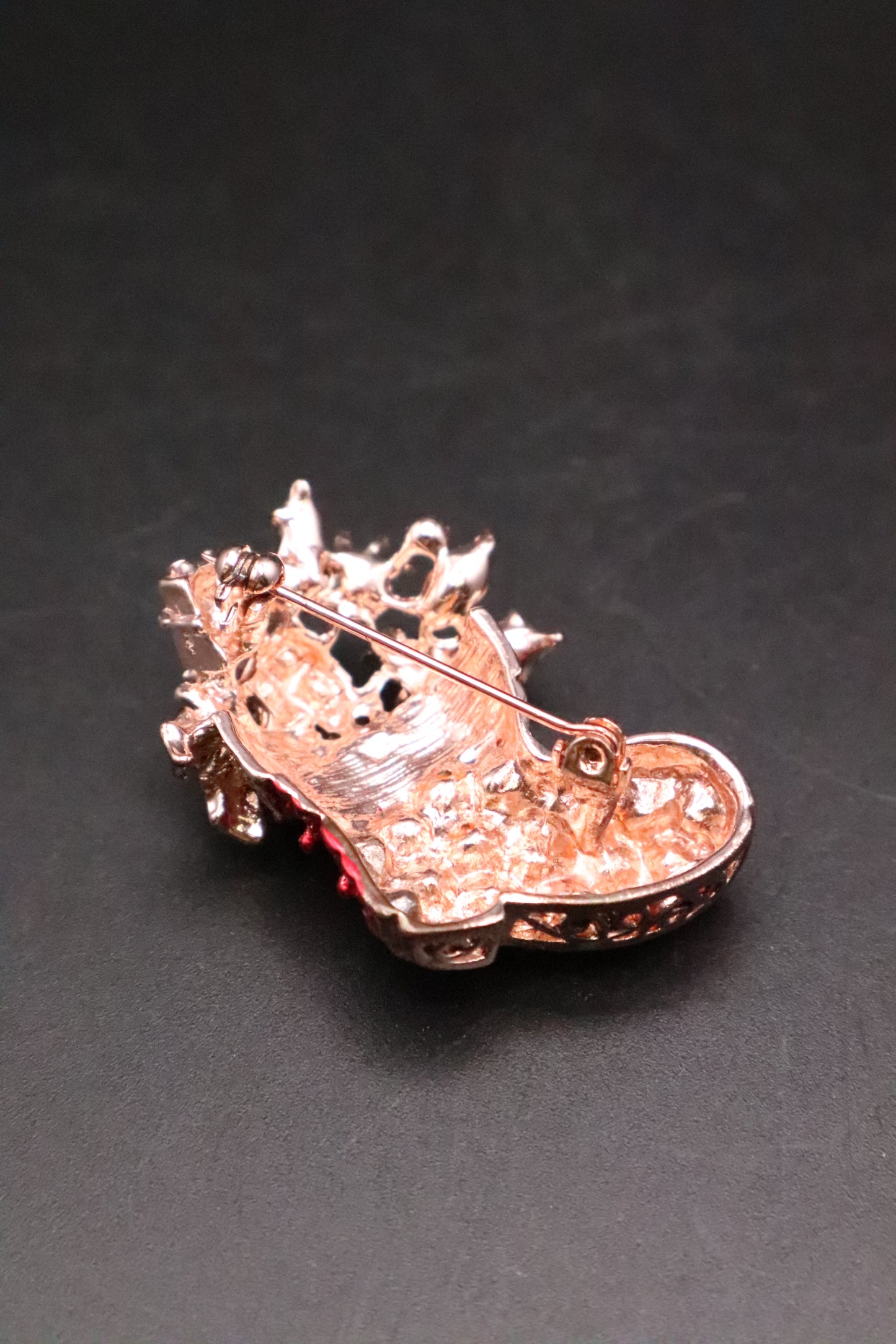 VINTAGE SANTA BOOT BROOCH