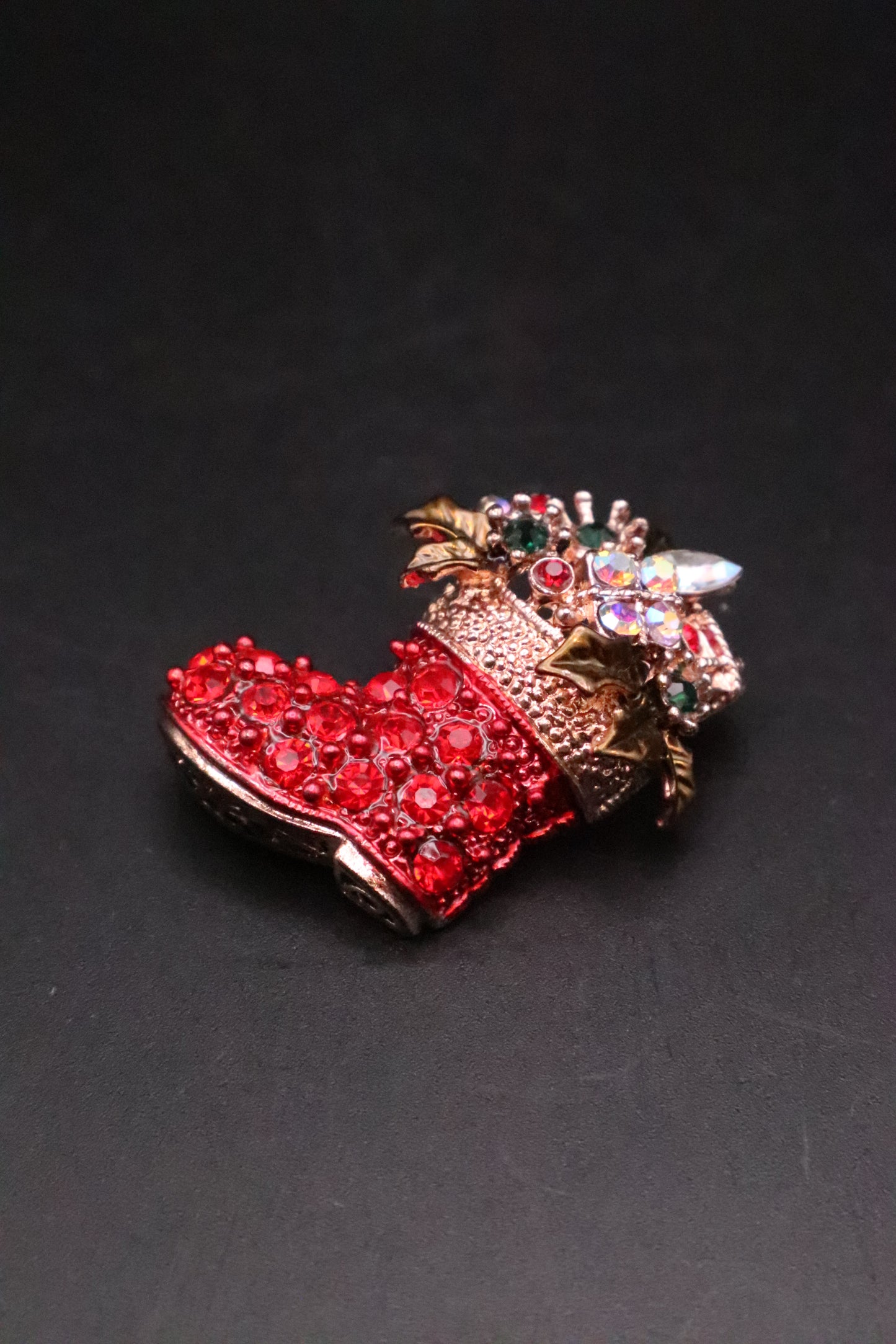 VINTAGE SANTA BOOT BROOCH