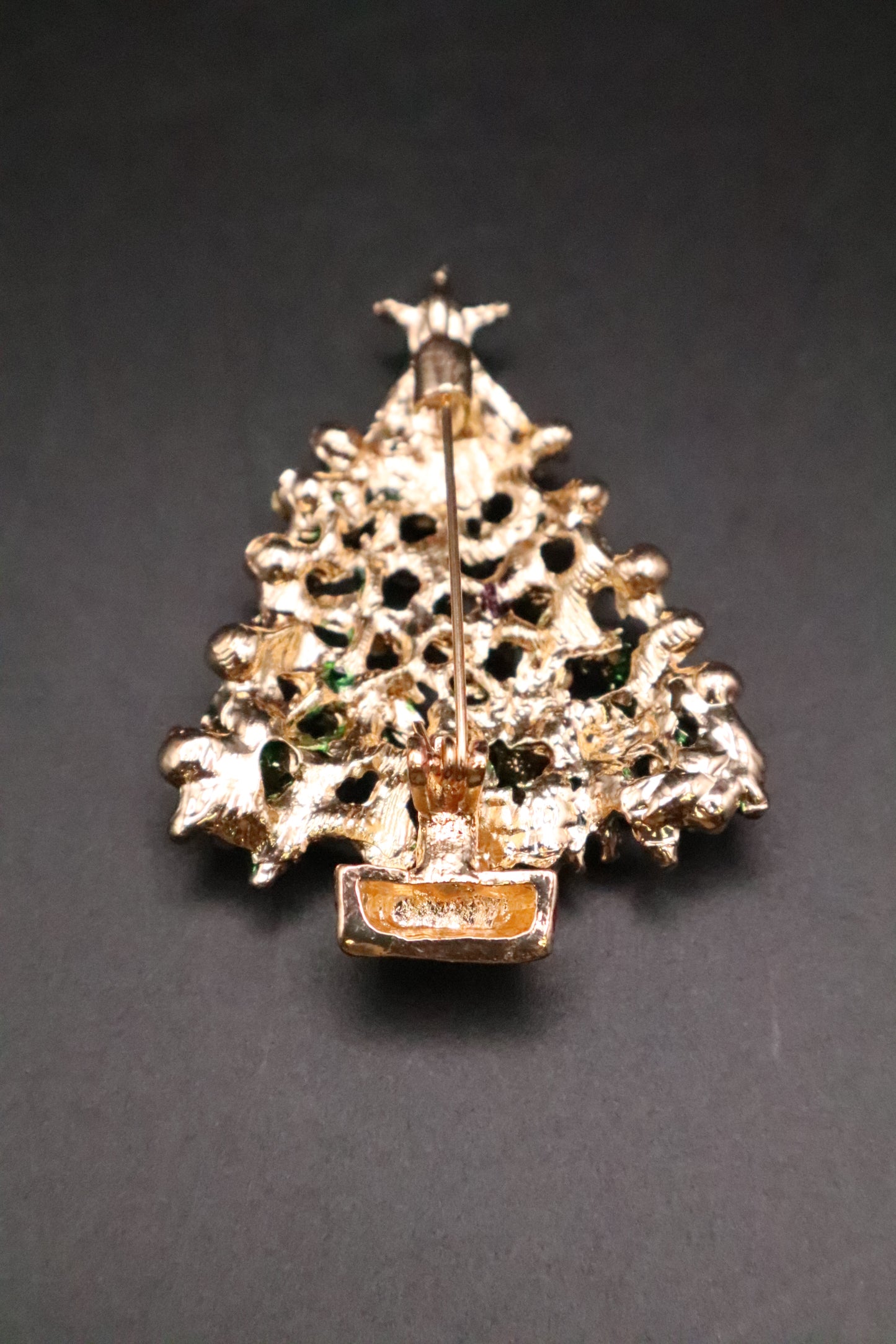 GOLD TONE COLORFUL CRYSTAL CHRISTMAS TREE BROOCH