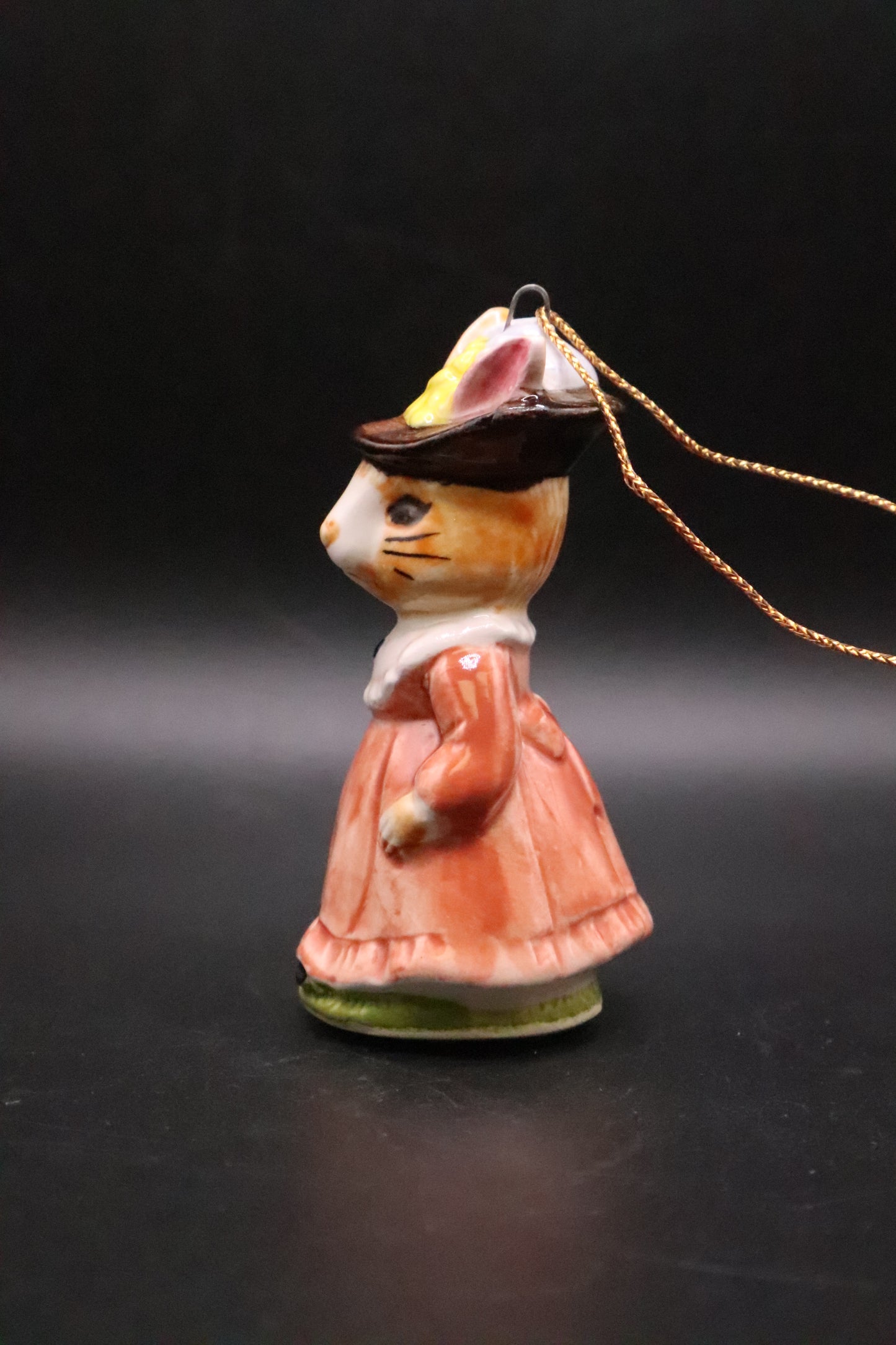 BEATRIX POTTER SCHMID MOUSE LADY DRESS WITH YELLOW UMBRELLA