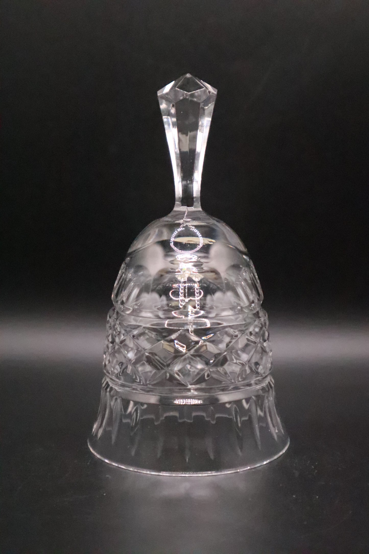 VINTAGE DIAMOND CUT CRYSTAL BELL