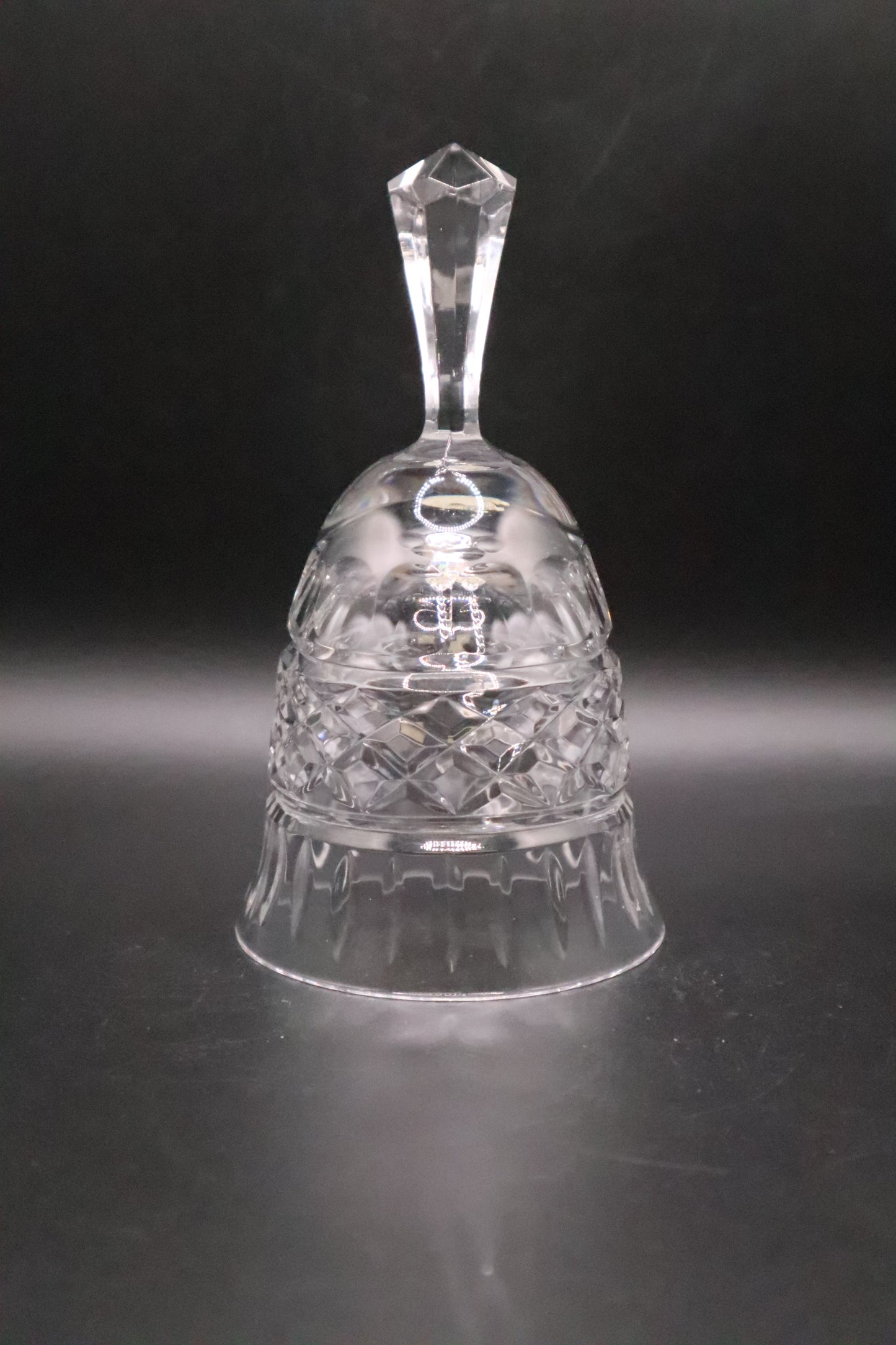 VINTAGE DIAMOND CUT CRYSTAL BELL