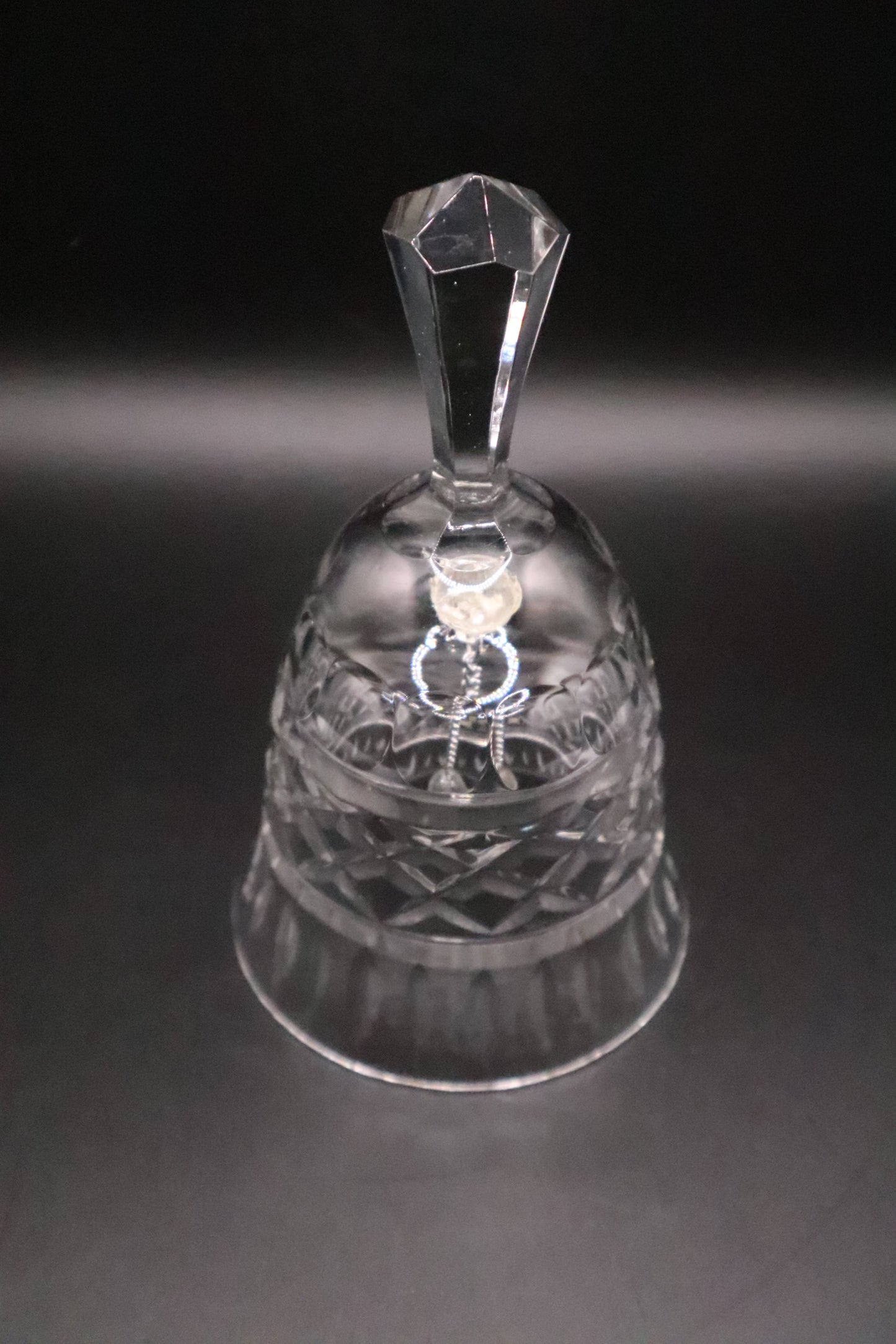 VINTAGE DIAMOND CUT CRYSTAL BELL