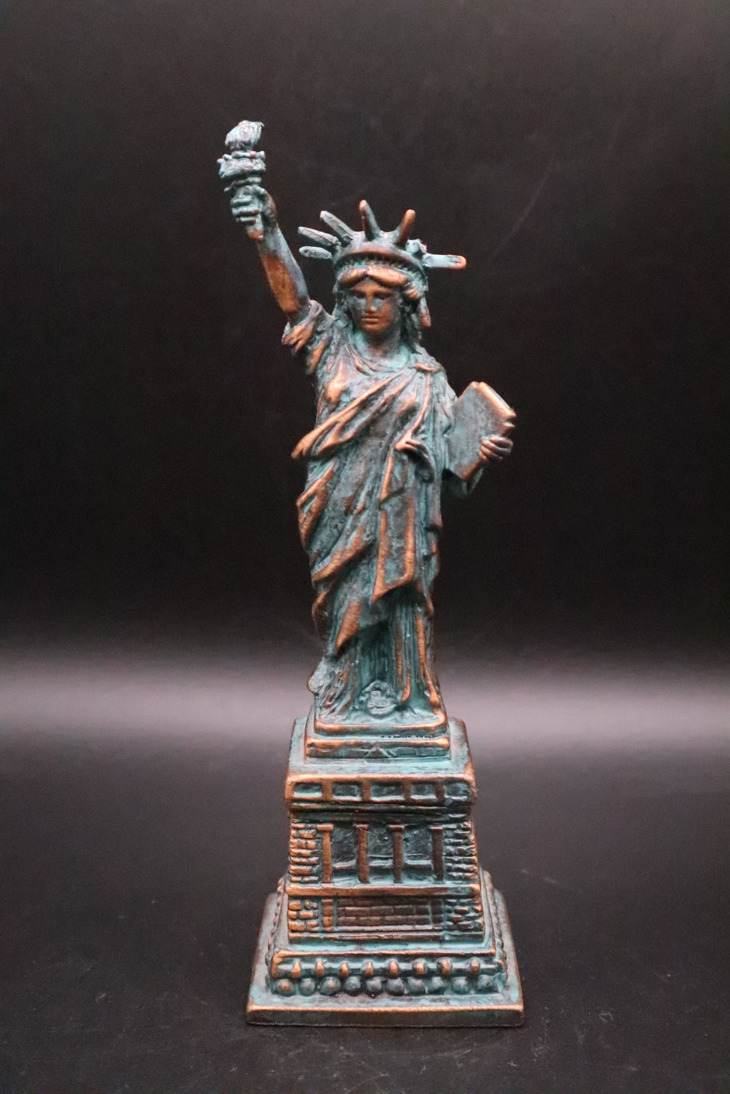 VINTAGE DOWNS 1984 BRONZE NEW YORK SOUVENIR BELL 1081/5000