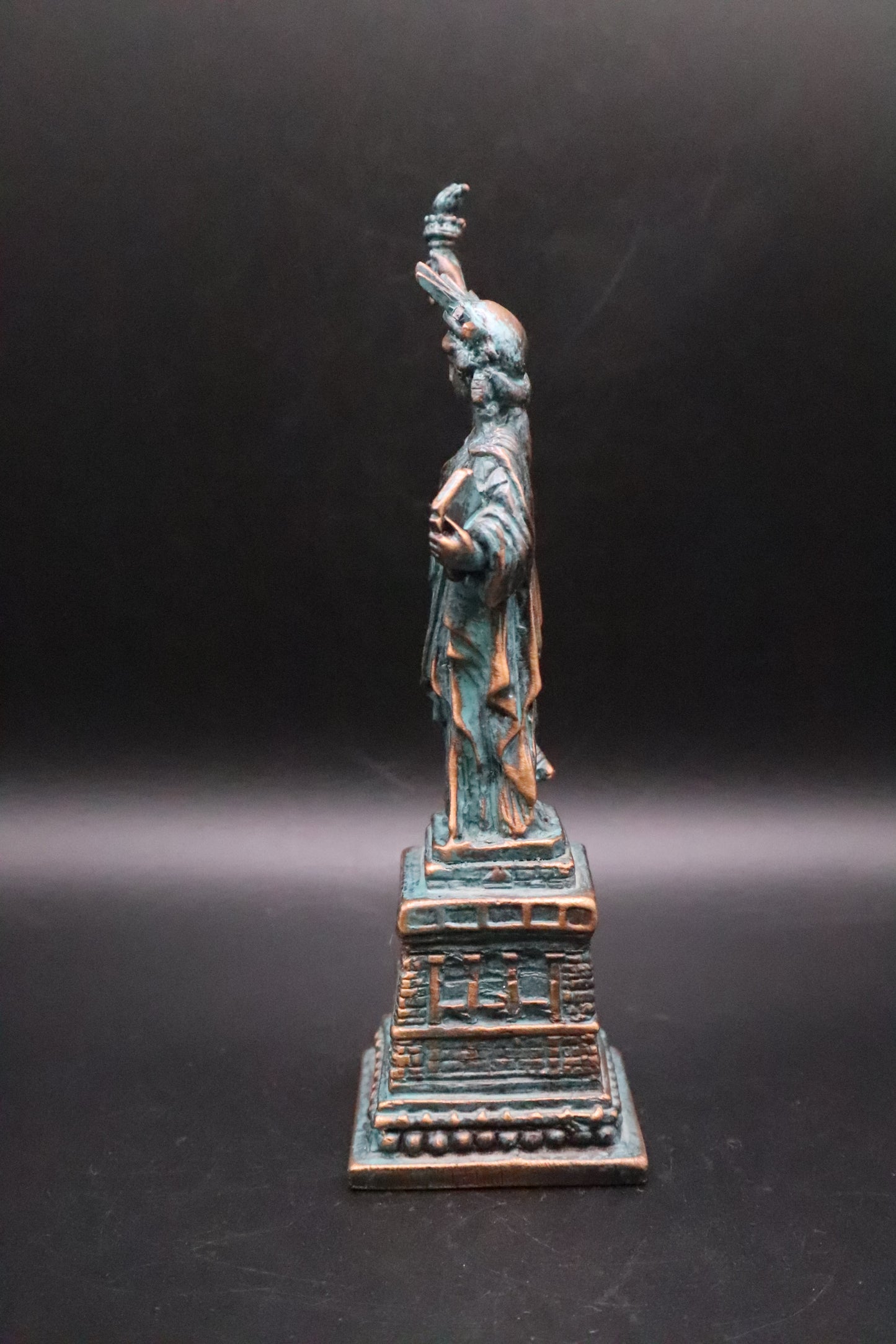 VINTAGE DOWNS 1984 BRONZE NEW YORK SOUVENIR BELL 1081/5000
