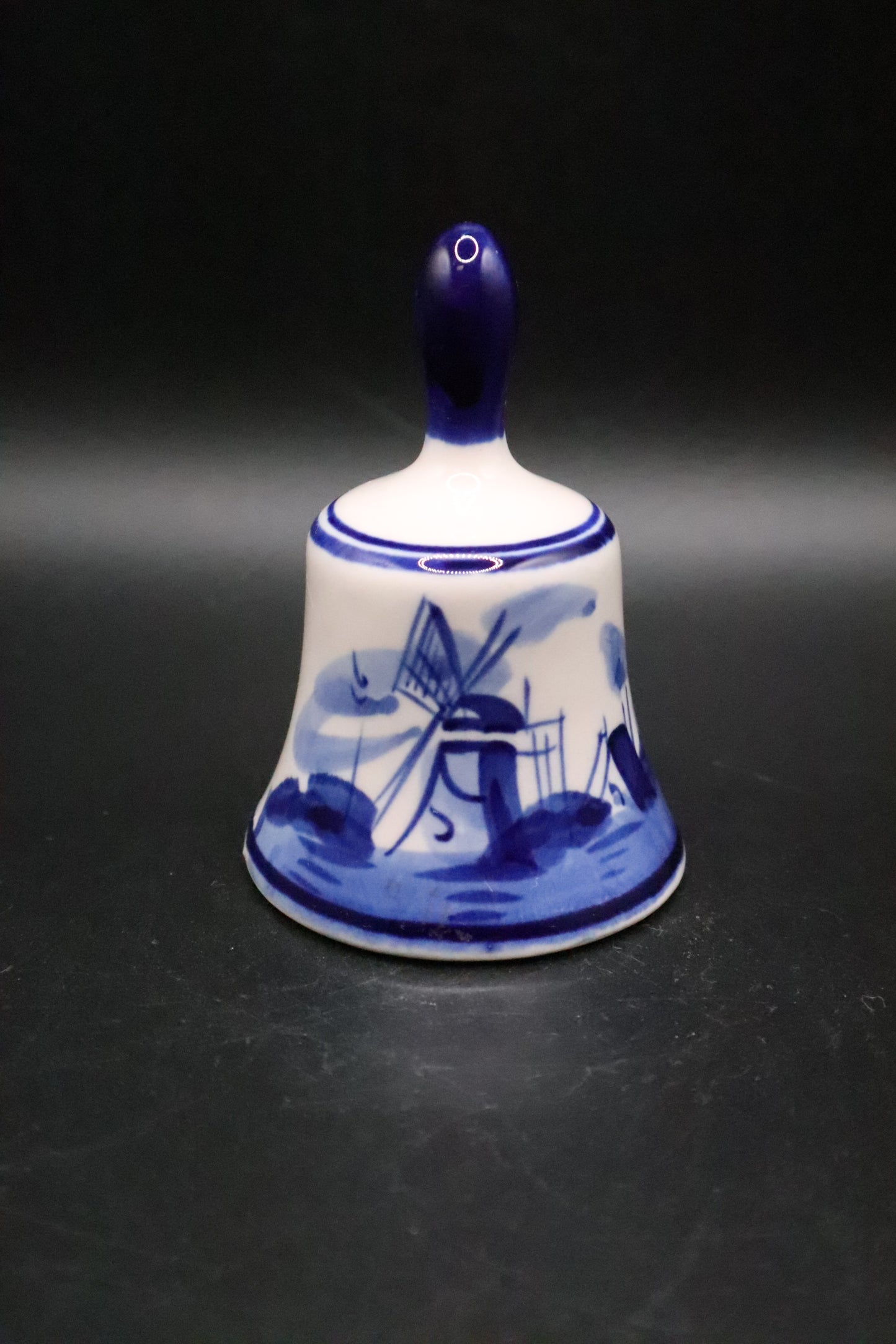 VINTAGE 1982 MINIATURE HAND PAINTED DELFTS BLUE BELL
