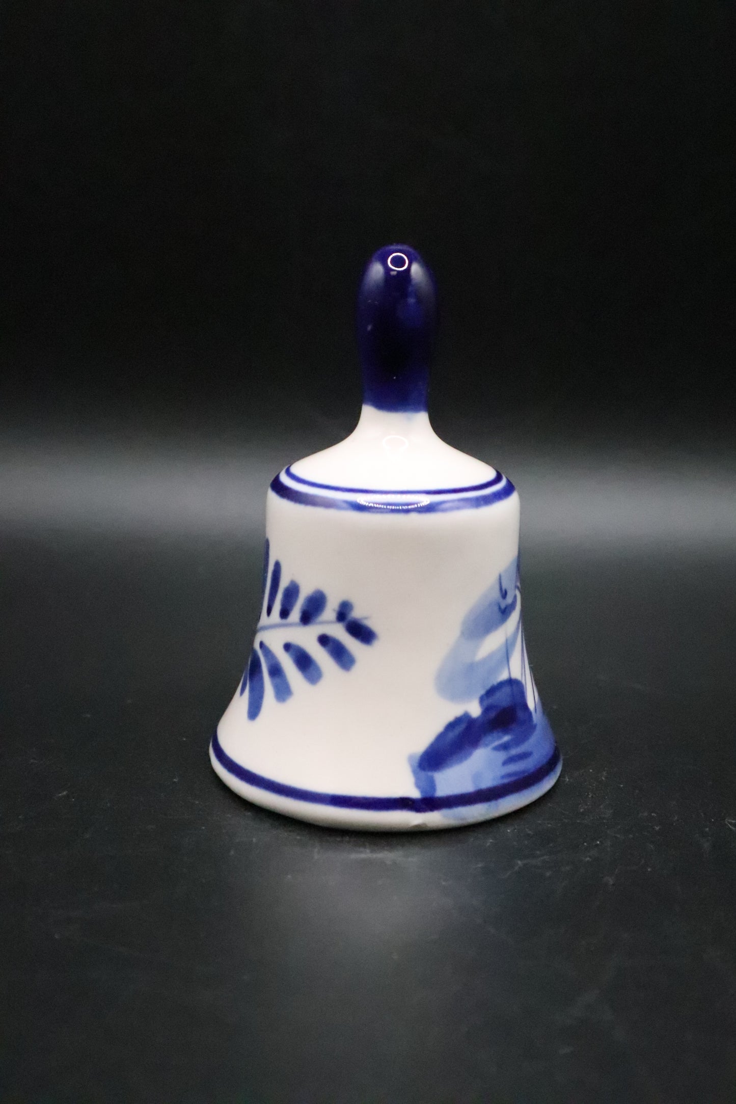 VINTAGE 1982 MINIATURE HAND PAINTED DELFTS BLUE BELL