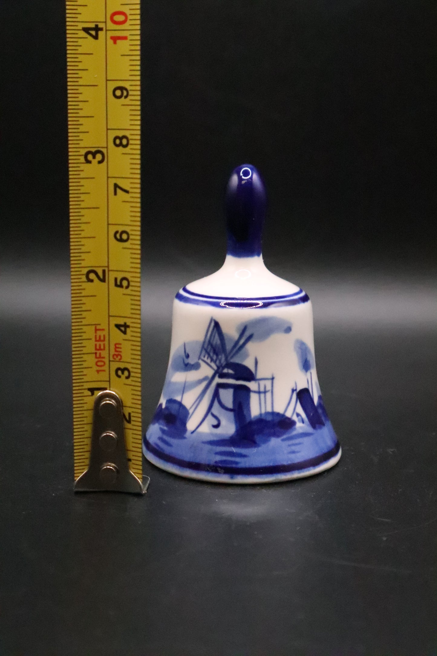 VINTAGE 1982 MINIATURE HAND PAINTED DELFTS BLUE BELL