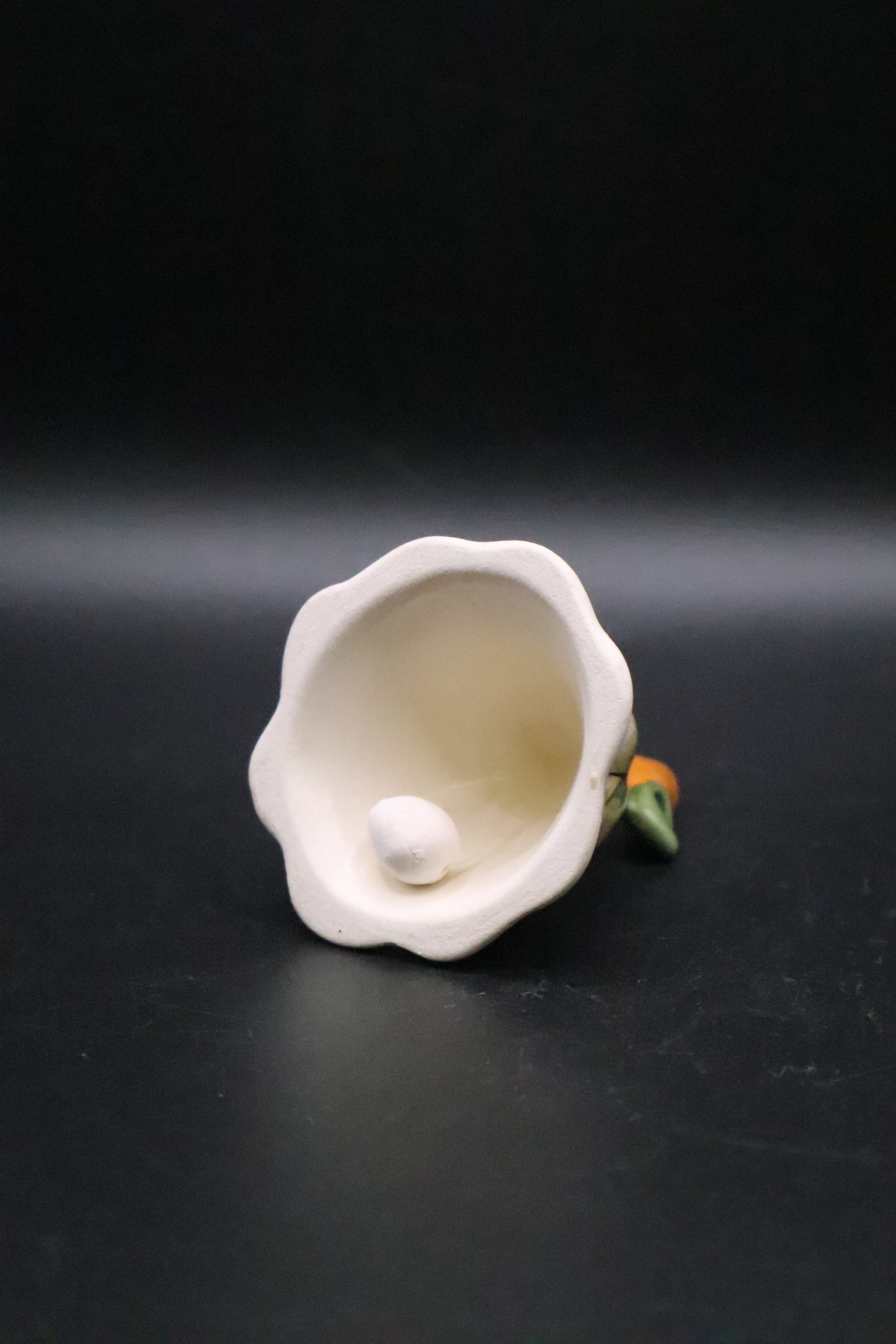 VINTAGE HAND PAINTED CERAMIC LILY FLOWER BLOSSOM BELL