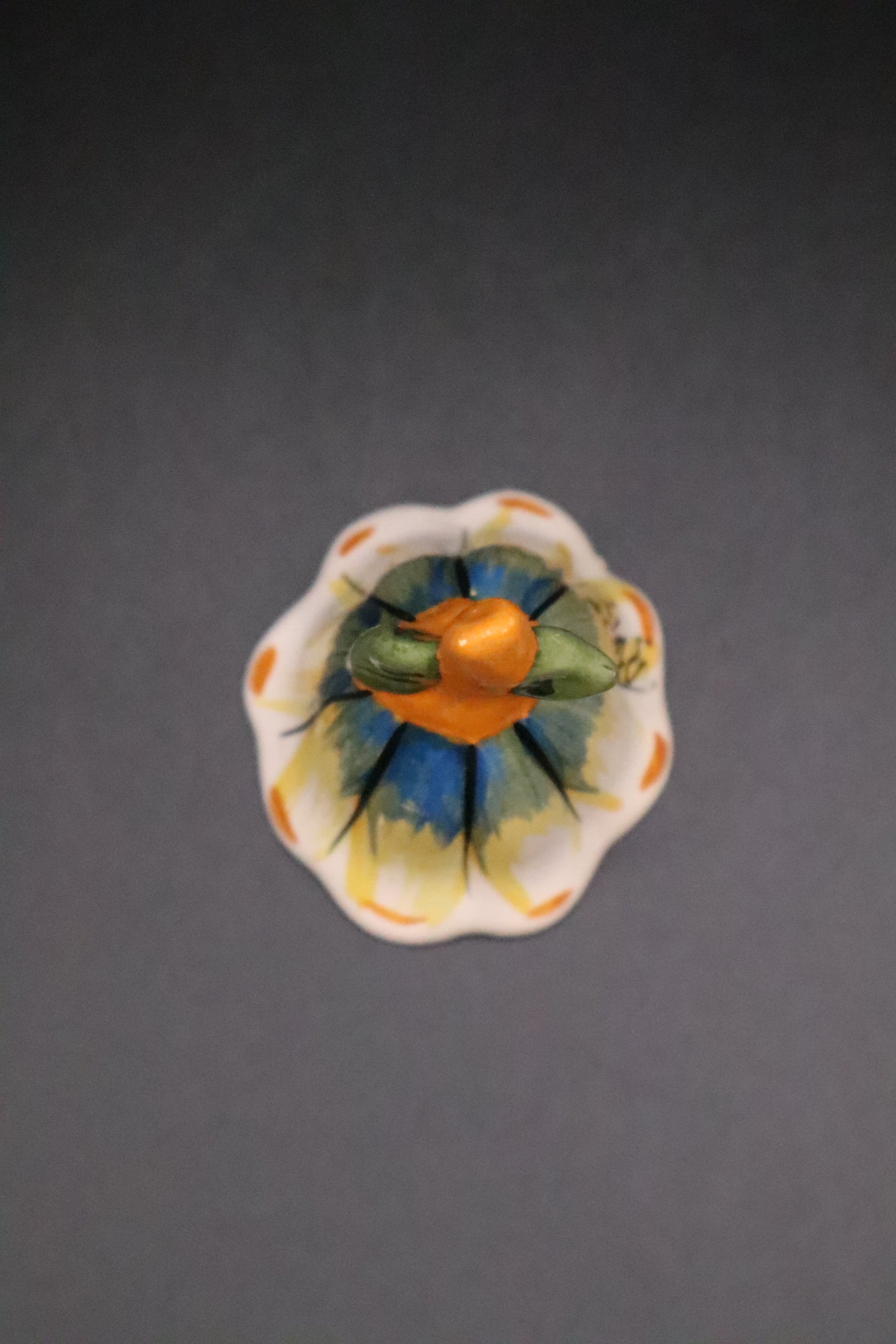 VINTAGE HAND PAINTED CERAMIC LILY FLOWER BLOSSOM BELL