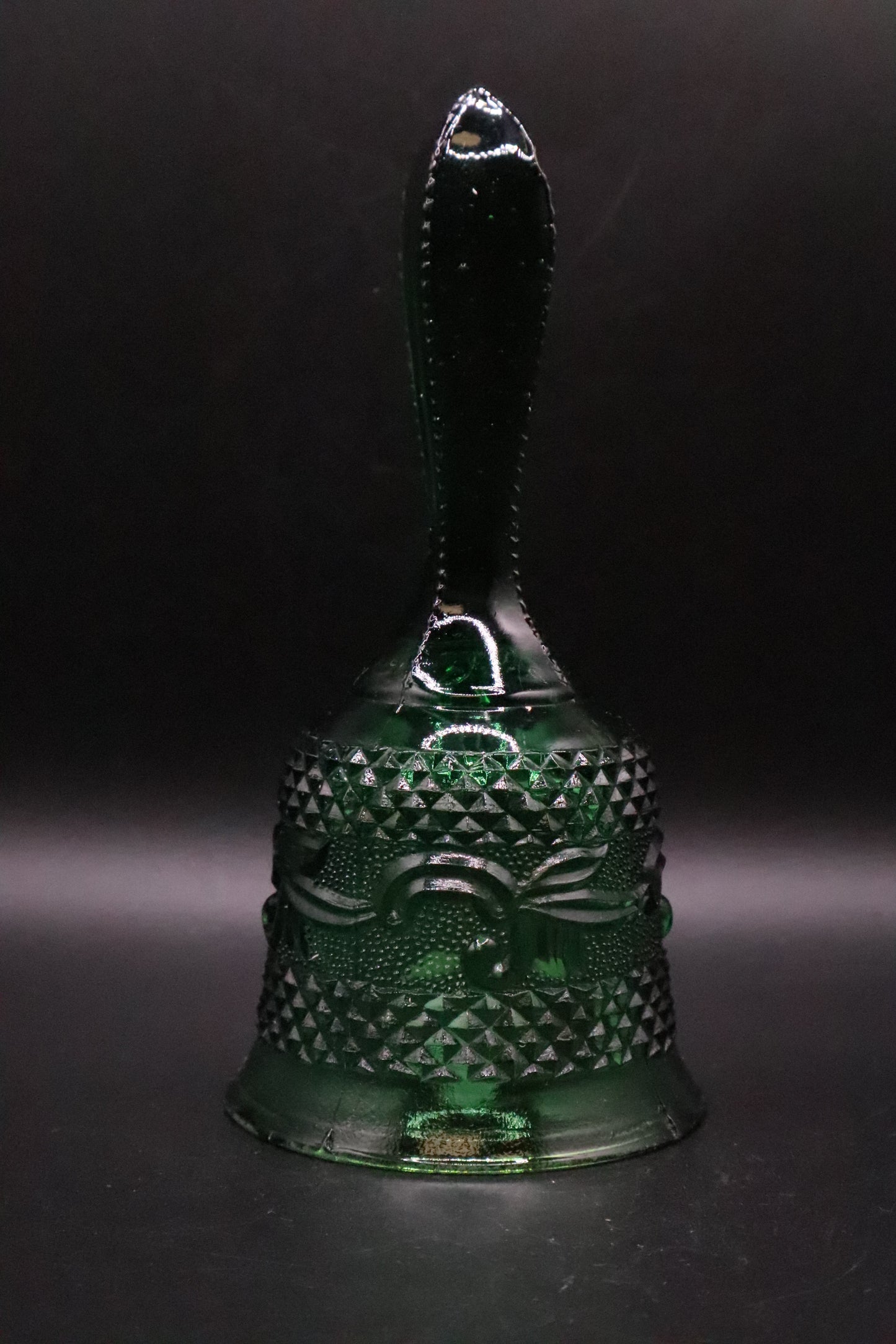 VINTAGE FENTON EMERALD GREEN DIAMOND POINT AND SCROLLS BELL