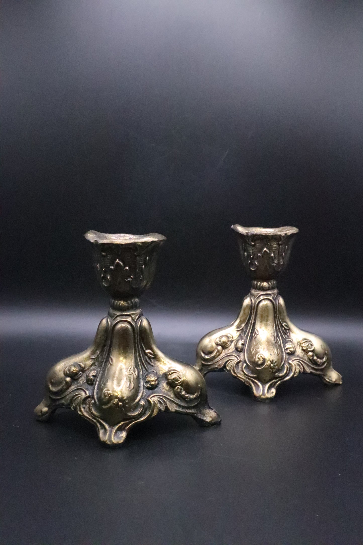 VINTAGE BRASS HOLLYWOOD REGENCY CANDLESTICK HOLDERS SET OF 2