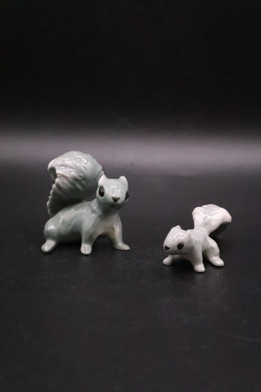 VINTAGE HAGEN RENAKER MINI GRAY SQUIRREL CERAMIC FIGURINES SET OF 2