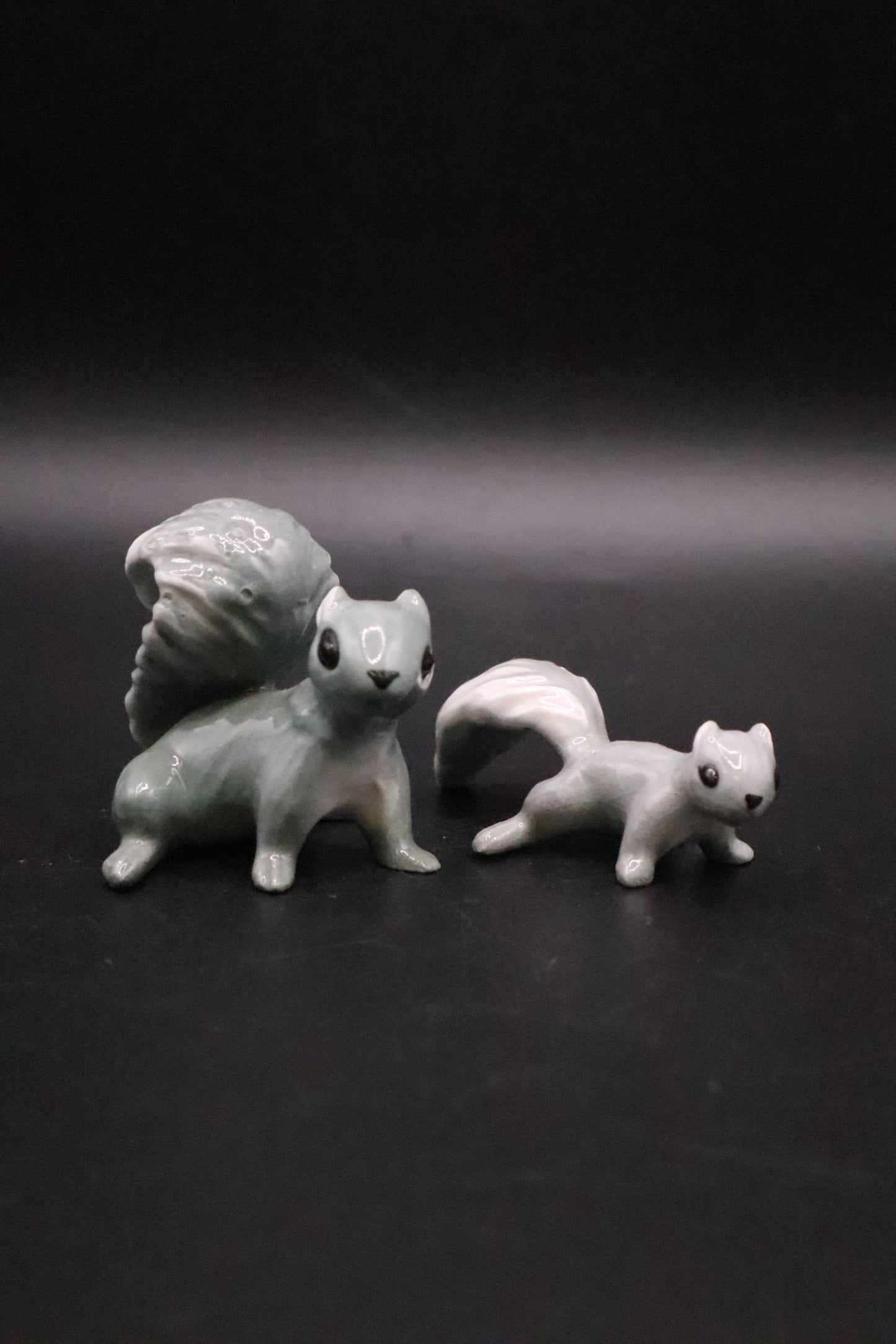 VINTAGE HAGEN RENAKER MINI GRAY SQUIRREL CERAMIC FIGURINES SET OF 2