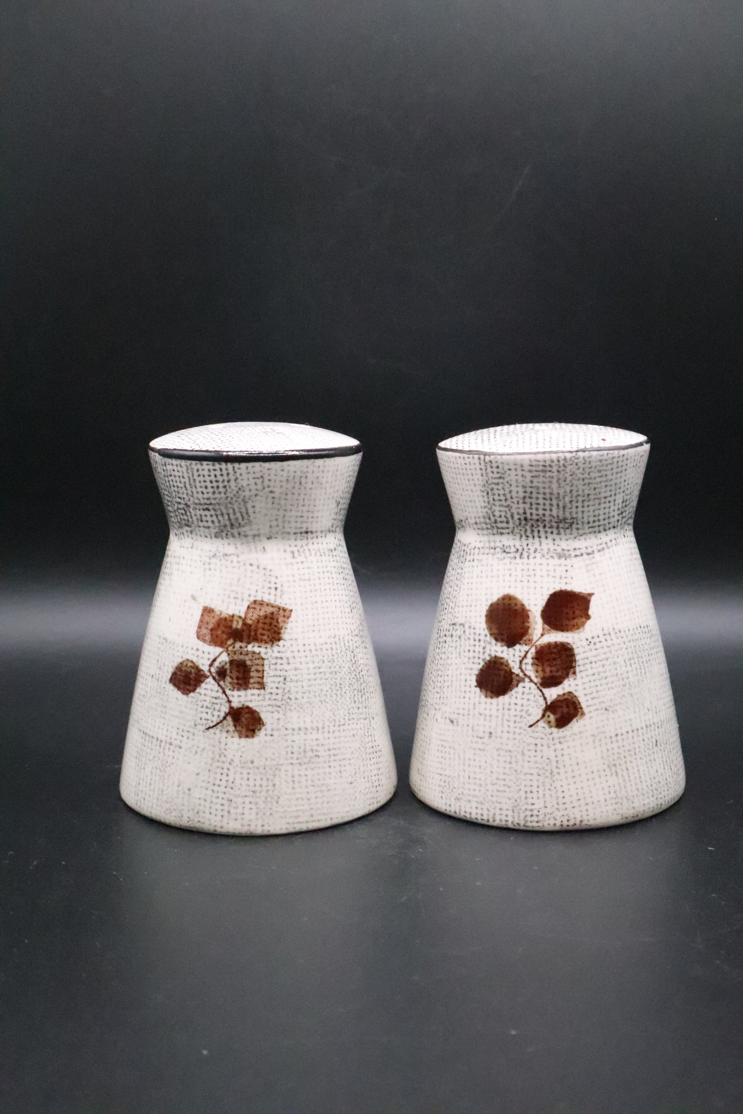 VINTAGE ROYAL SEALY JAPAN JAMAICA SALT AND PEPER